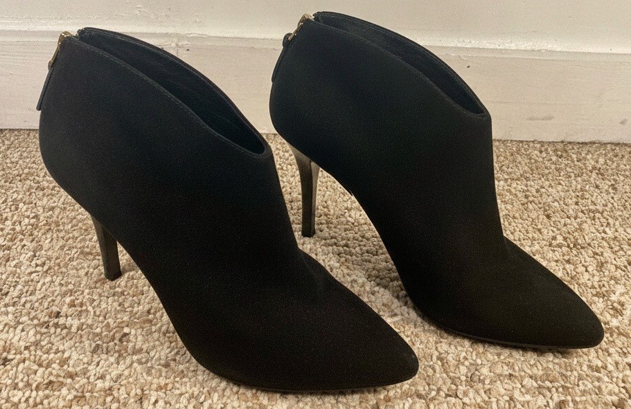 New Stuart Weitzman Standout Black Suede Pointed-Toe Ankle Boots Women’s Size 9