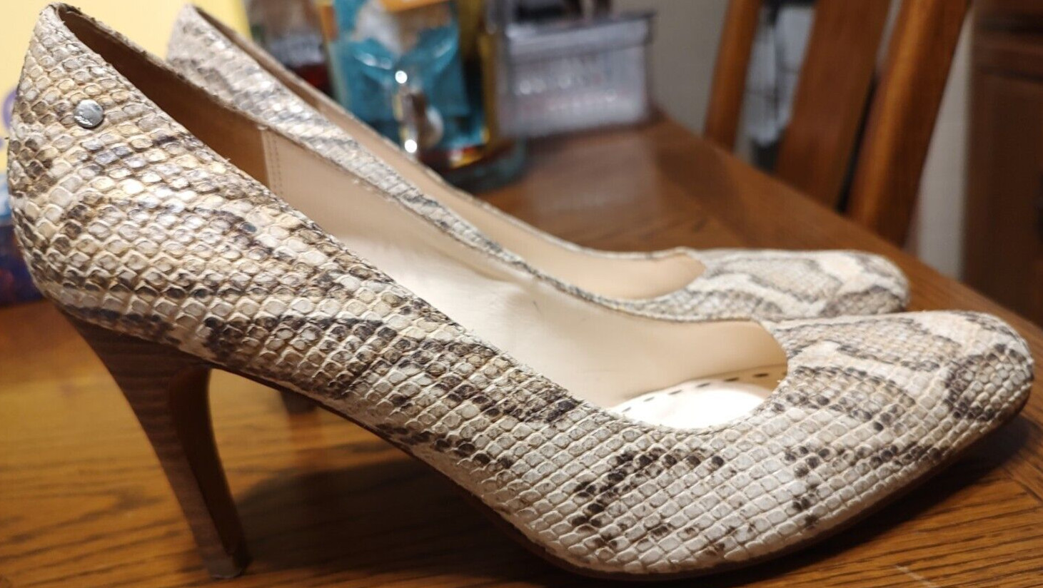 COACH Snakeskin Textured Leather Pumps Heels Size 8.5 B EUC