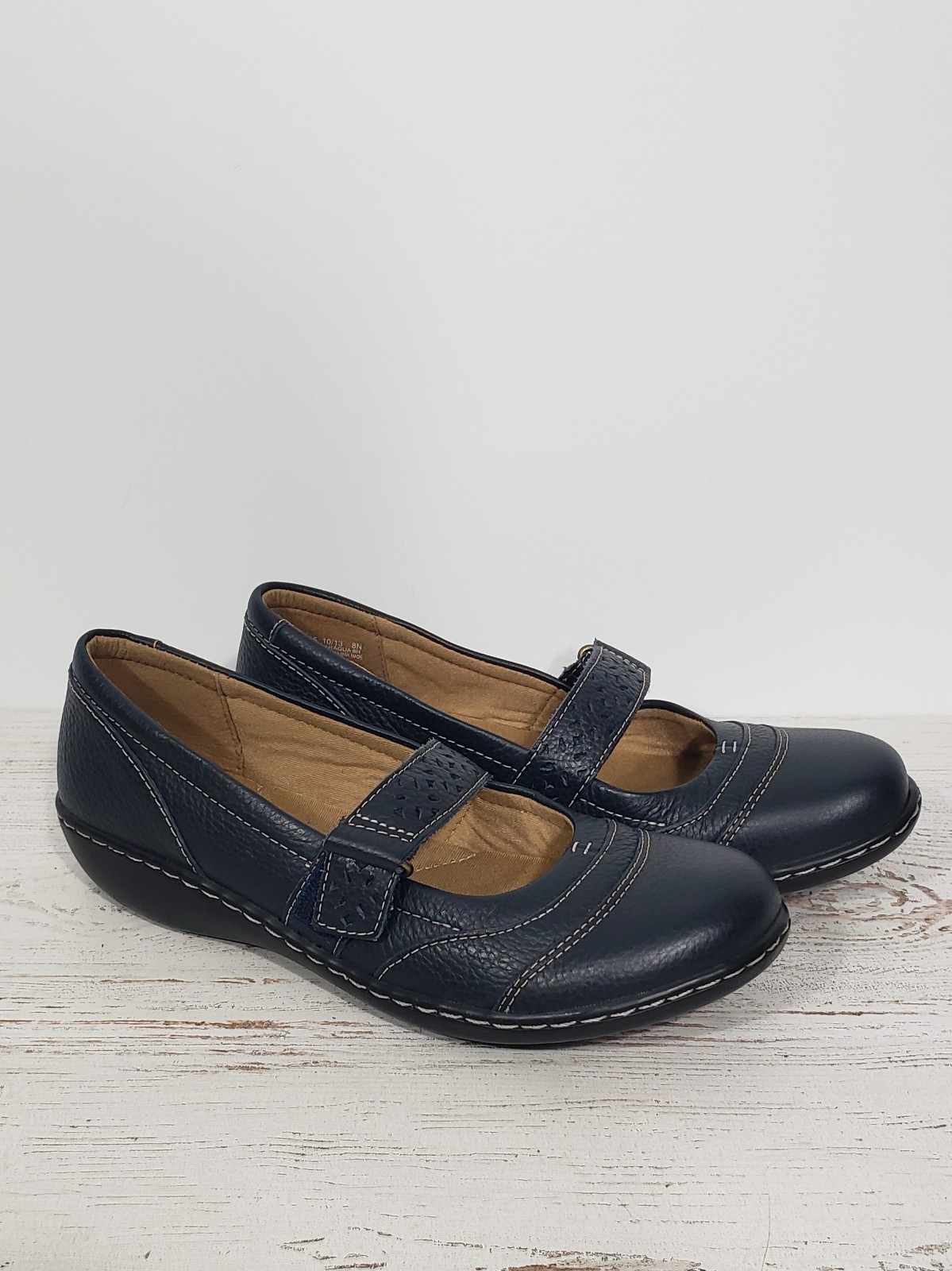Clarks Navy Blue Leather Mary Janes Women’s 8N NWOT Top Stitched