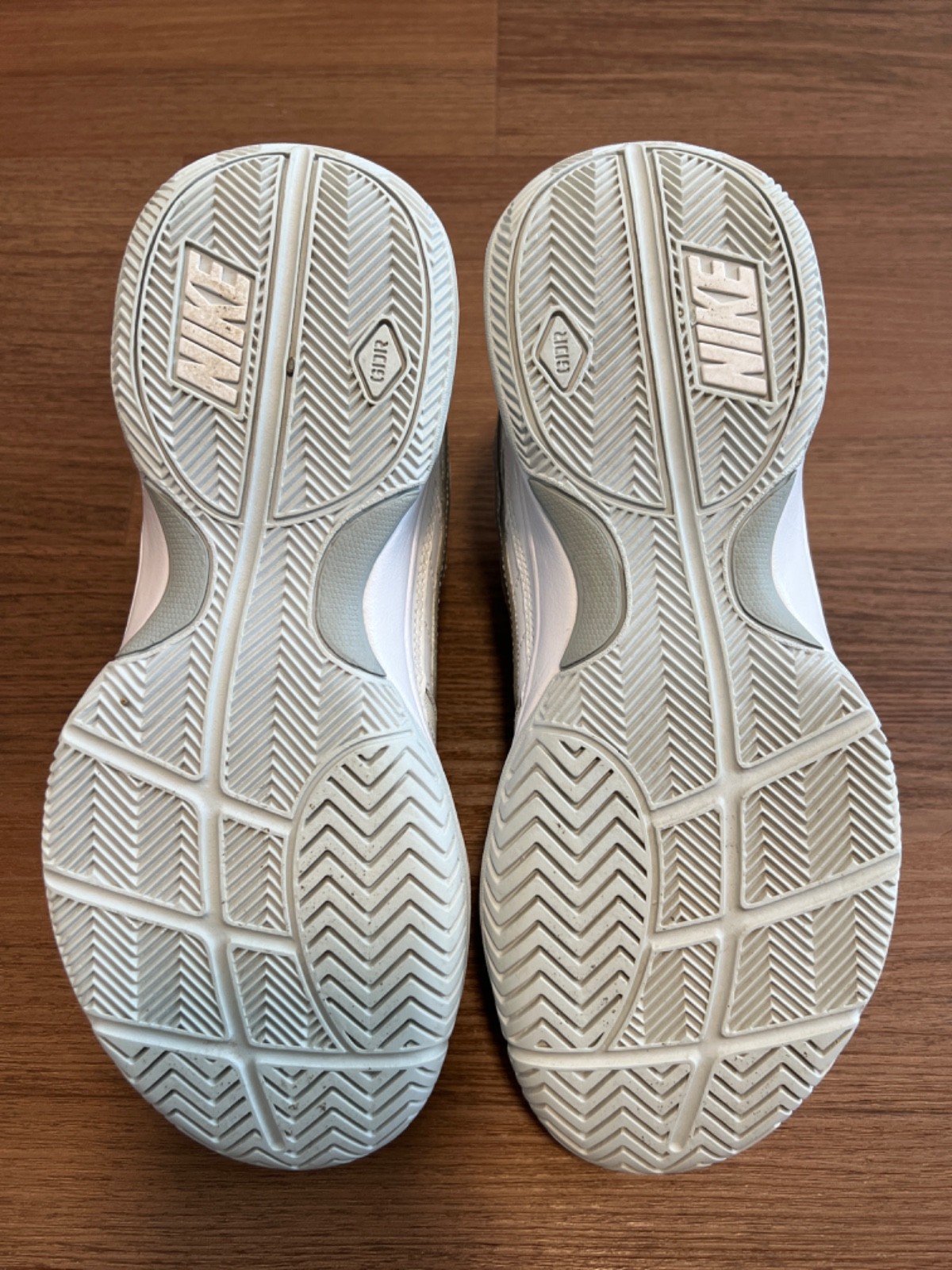 Women’s Nike Court Lite White/Cream Indoor Volleyball Shoes – US Size 8