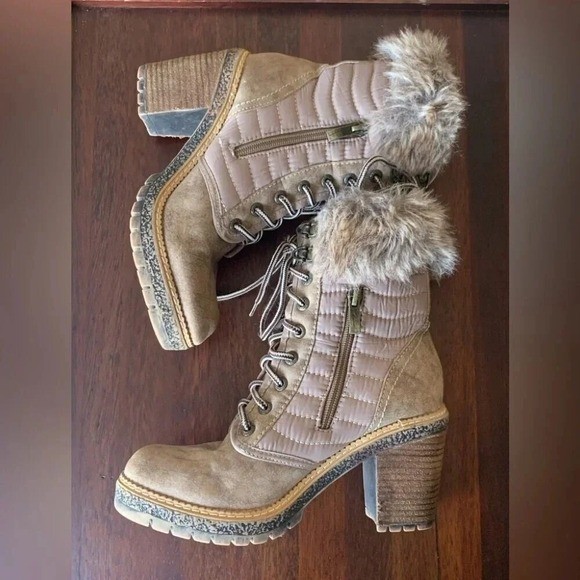 Women’s Lace Up Quilted Ankle Boots Faux Fur Trim Block Heel Taupe Size 6.5
