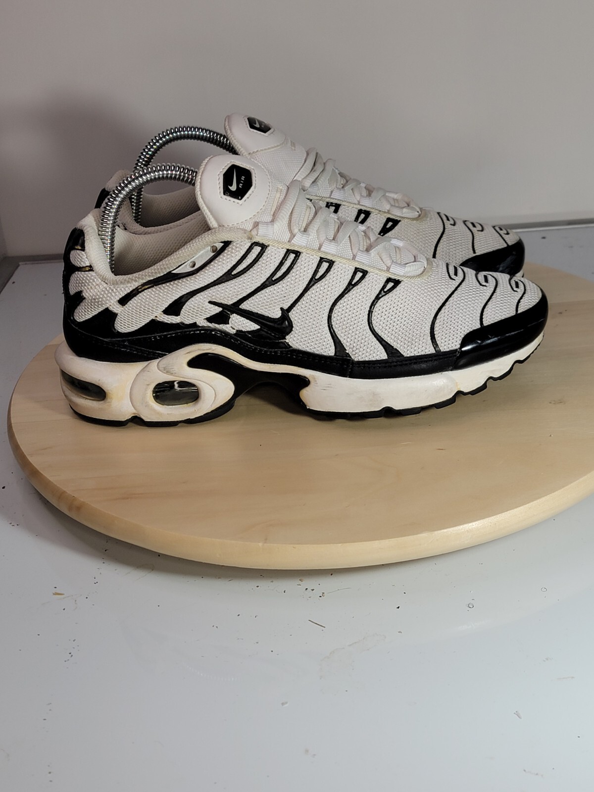Nike Air Max Plus Tn GS Black/White 655020-091 Sz 7Y Women Sz 8.5 Sneakers