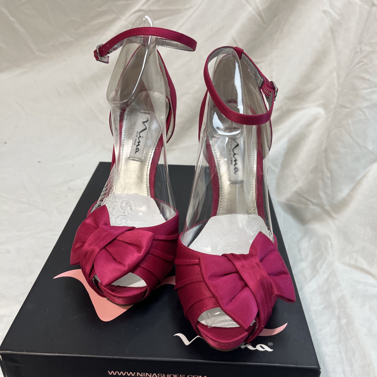 NEW IN BOX NINA BERRY LUSTER SATIN DARK PINK HEELS SIZE 6