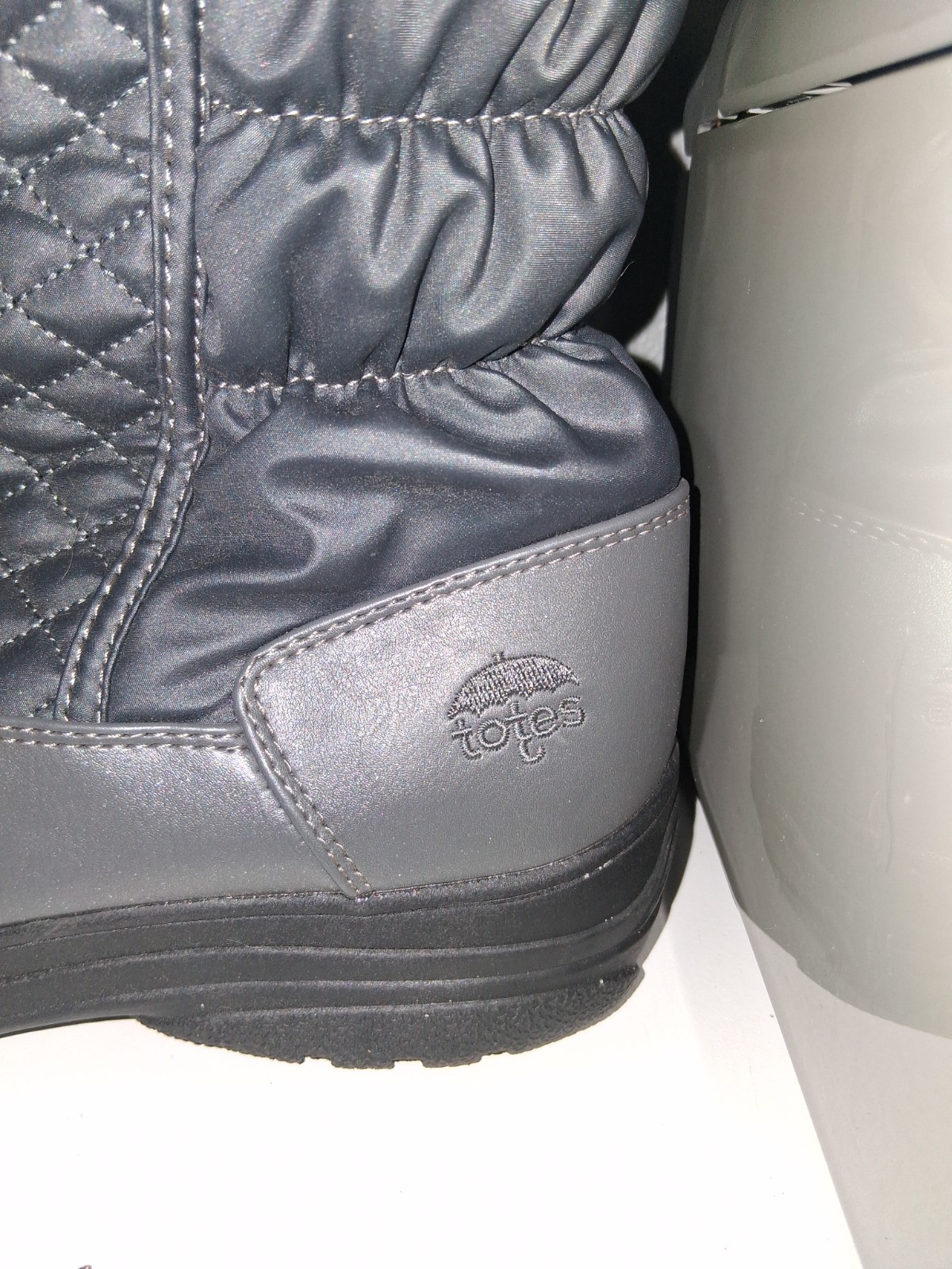 Totes women’s gray Lace Up side Zip High winter fur lined snow Boots size 10