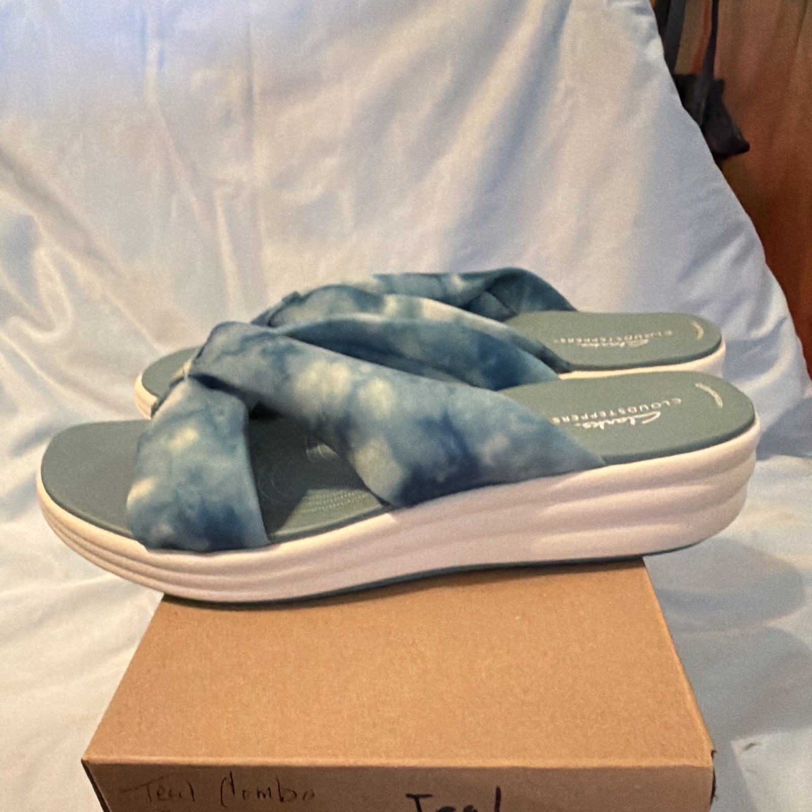 Clarks Cloudsteppers Cushioned Toe Post Slide Sandals Teal/White Tie Dye US 11