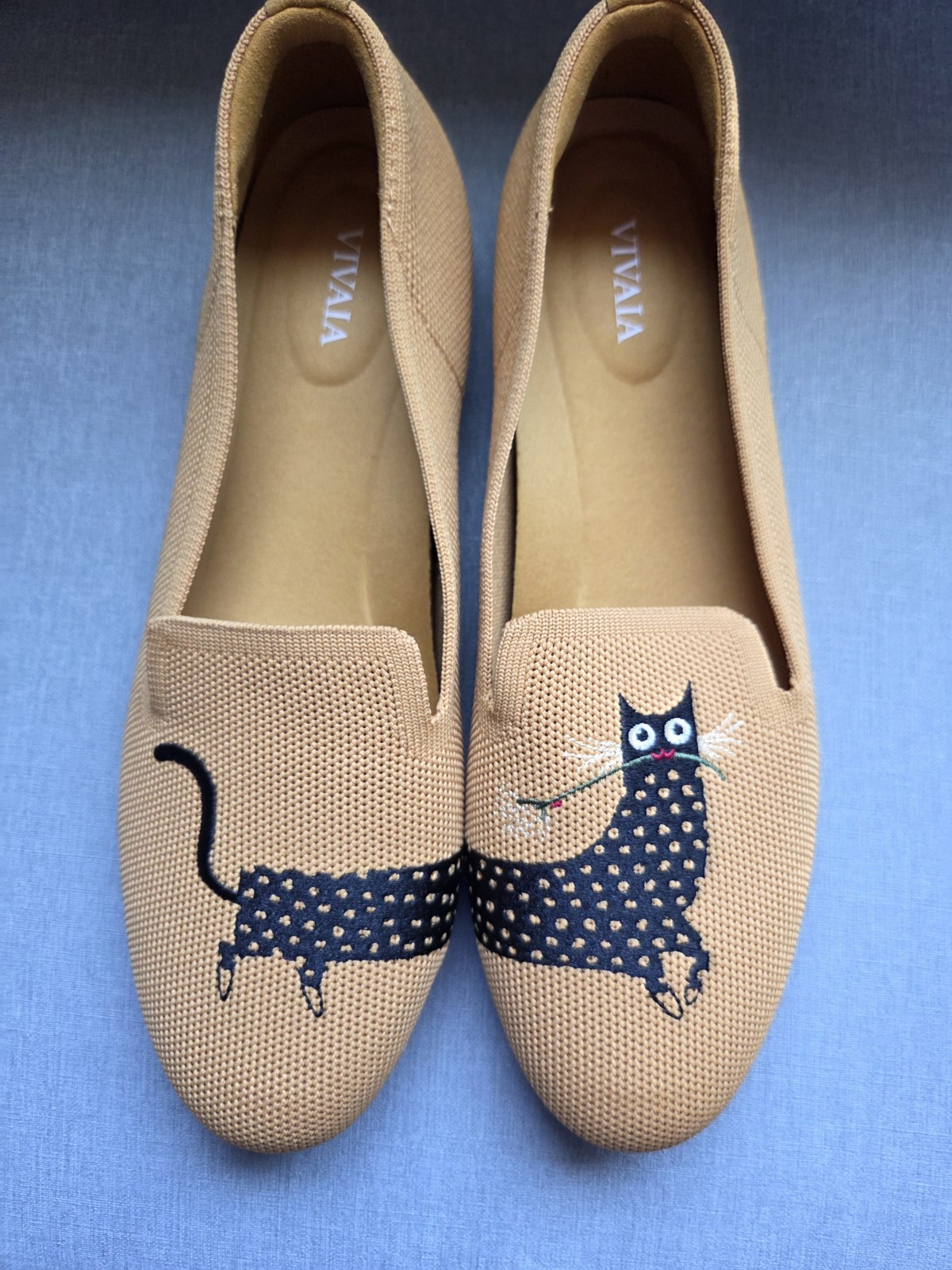 VIVAIA Women’s Beige Knit Slip On Loafer Flats Embroidered Cat US 8