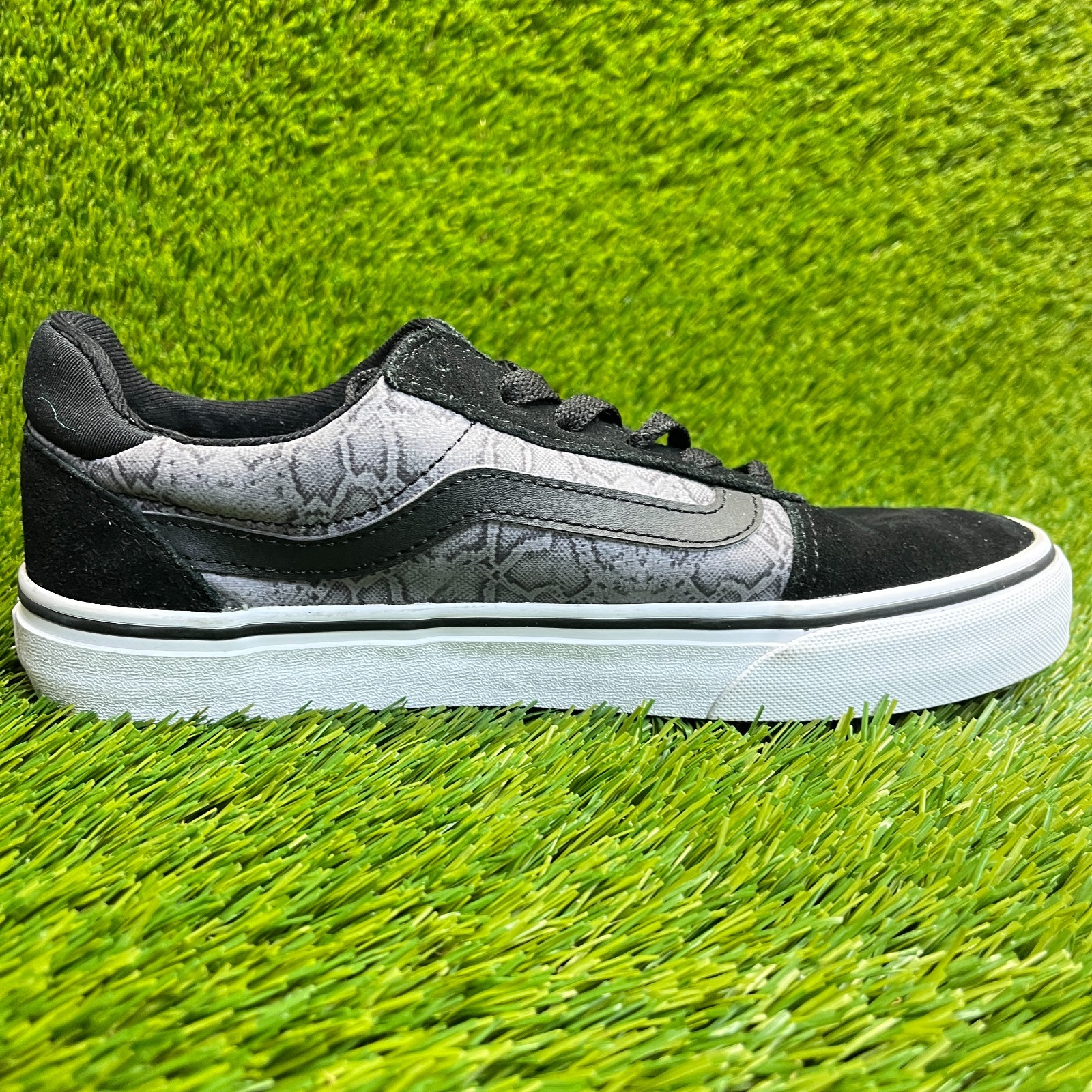 Vans Ward DX Womens Size 7.5 Black Gray White Athletic Skate Shoes Sneakers