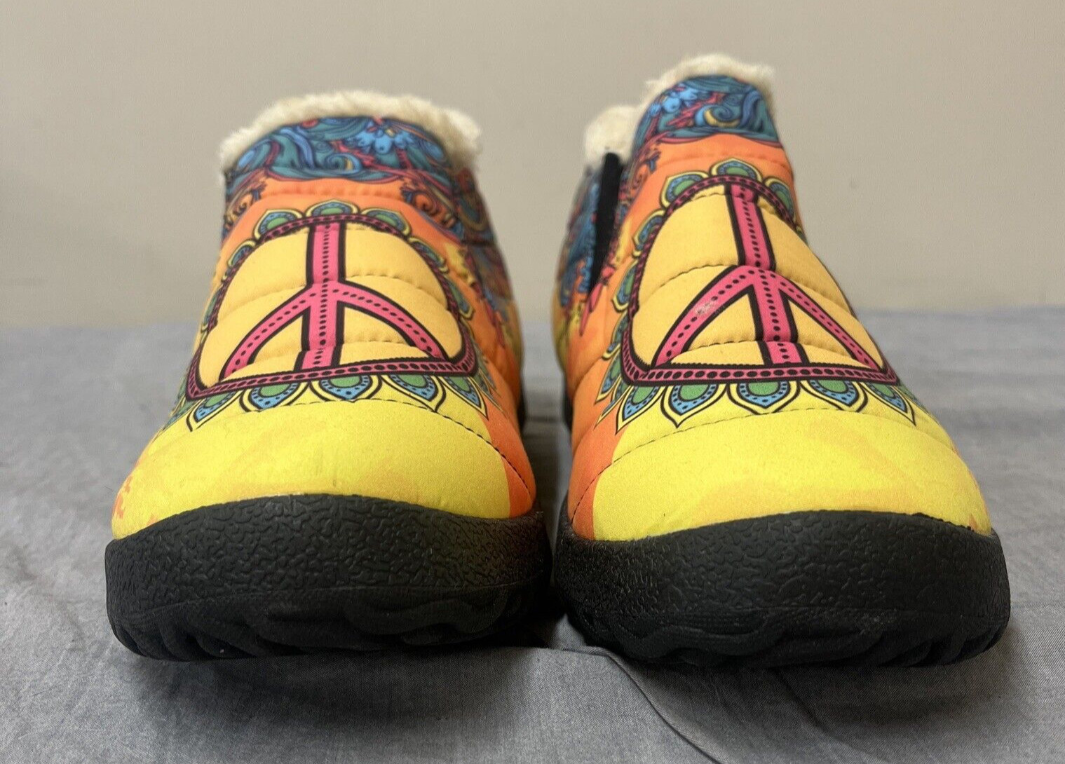 YES WE VIBE Yellow & Orange PEACE SIGN SHOES UNISEX Womens 11, Mens 9.5 NEW FS