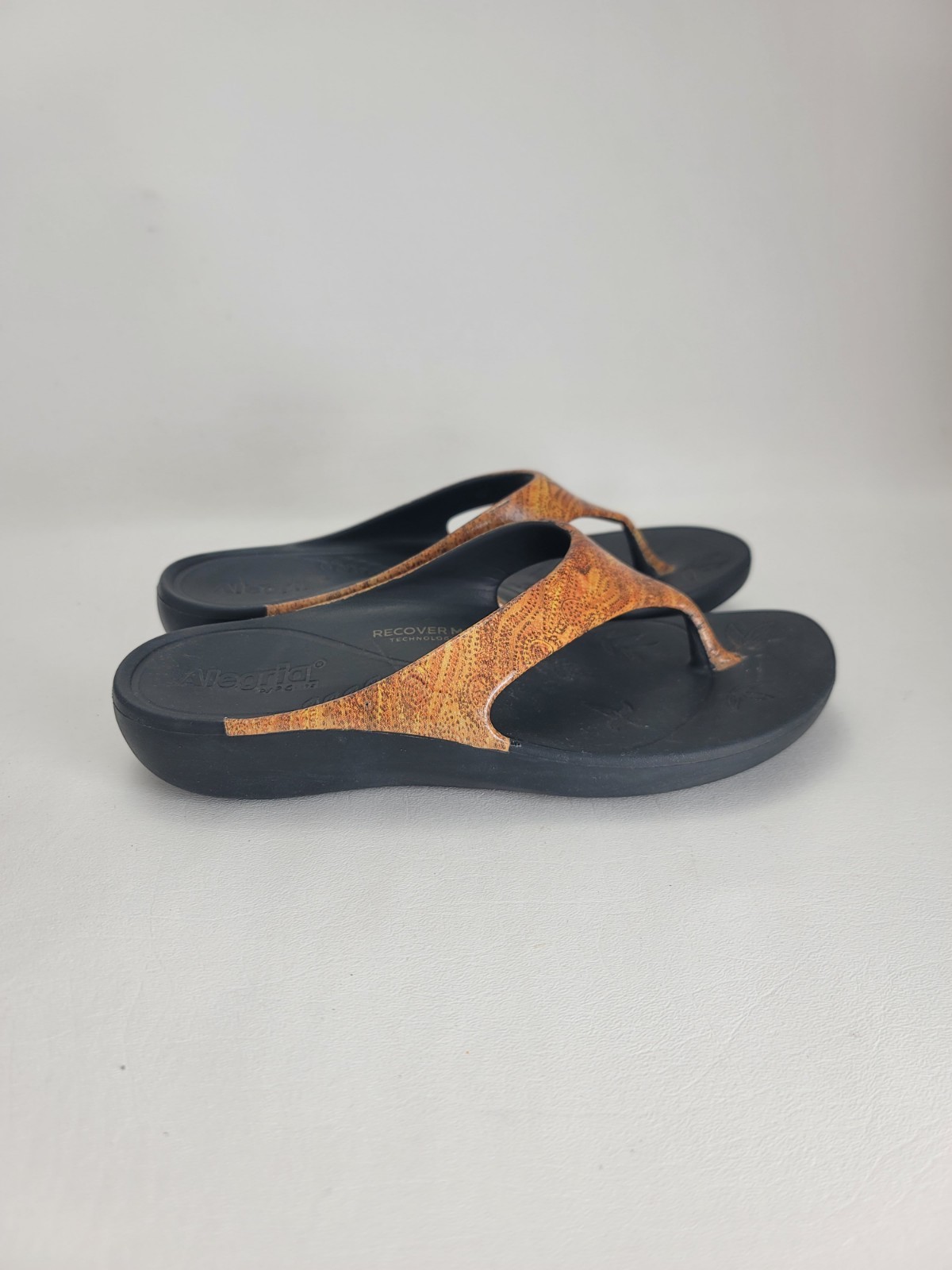 Alegria Ode Black Charmed Recovery Thong Sandals Womens Size 38 7.5-8 NEW