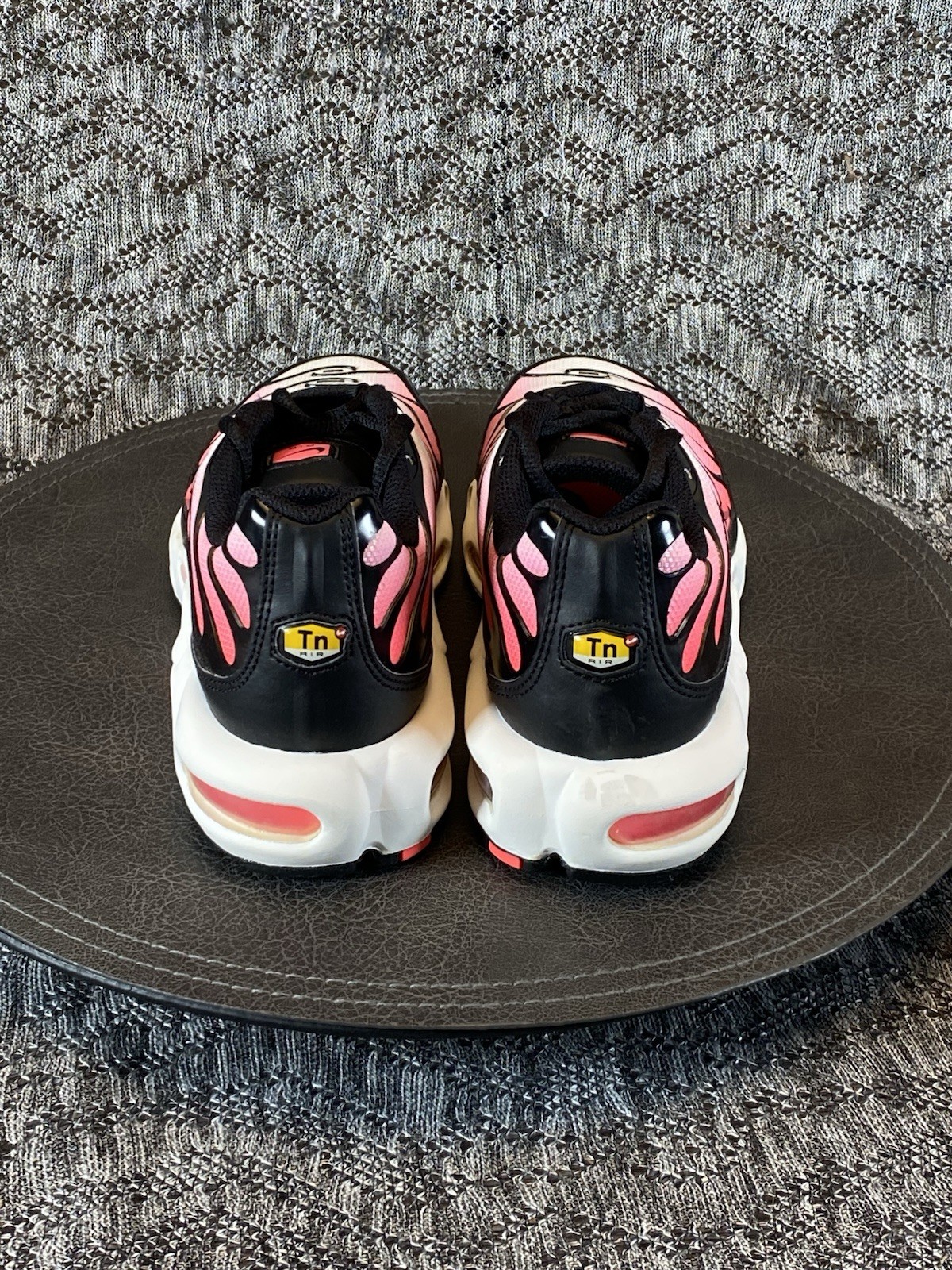Nike Air Max Plus Women’s Size 9.5 Black / Hot Punch White DZ3670-002