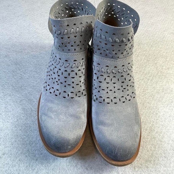 Blue Gray Sofft brand leather ankle boots with perforated pattern, size 8 Medium