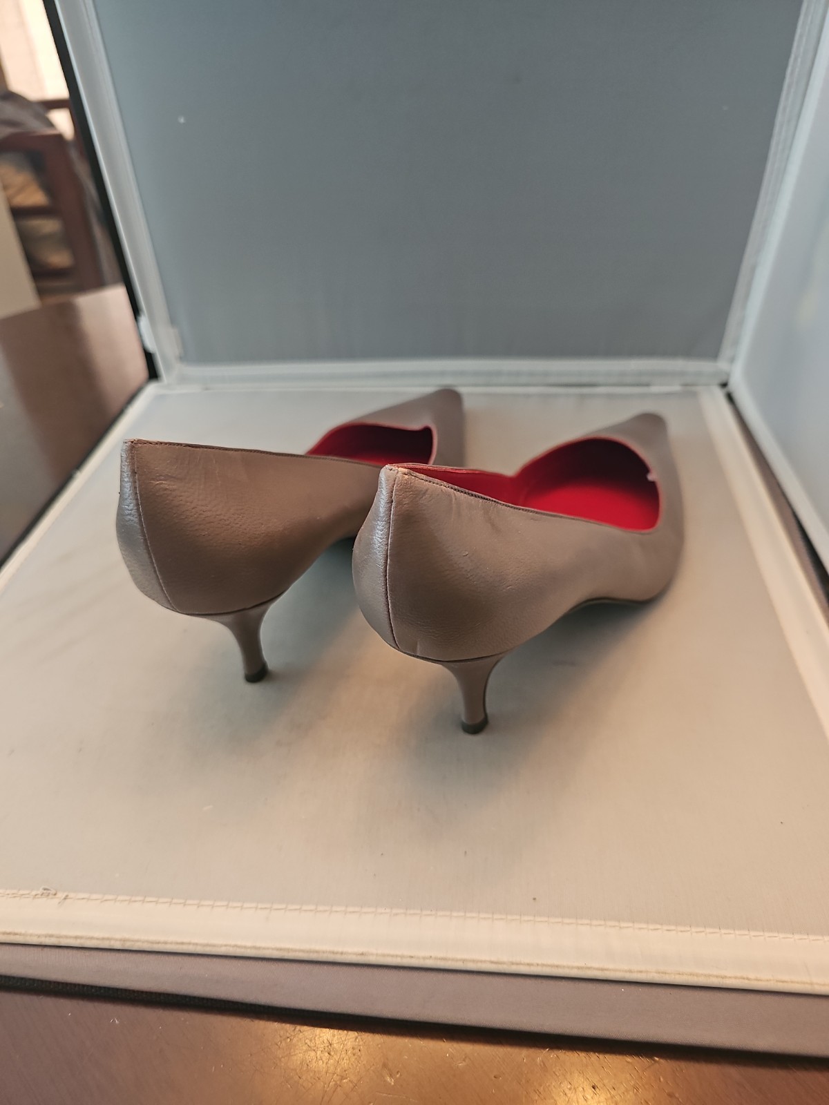 Women’s Anne Klein Gray Pointed Toe 2.5 Inch Heel Pump, Size 11 M Madein Italy