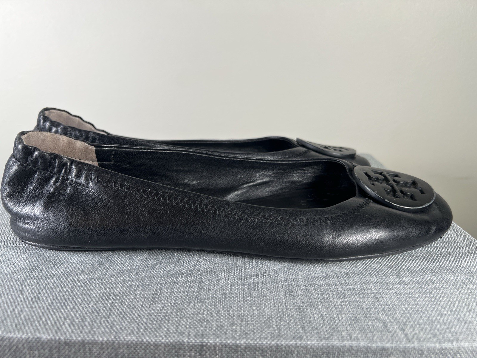 Tory Burch Minnie Travel Black Leather Ballet Flats Metal Logo Medallion No Size