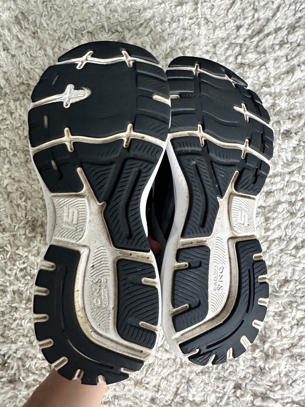 BROOKS Ghost 15 Black & White Cushion Running Shoes Sneakers Women’s Size 10.5