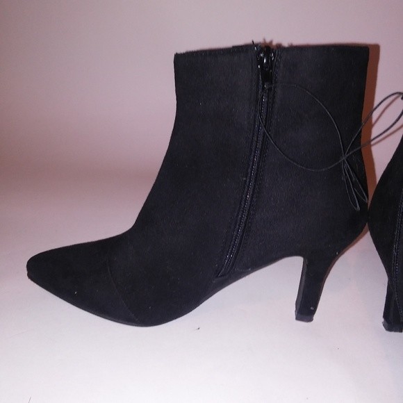 Rue21 Womens Boots Booties Medium 7/8 Black Side Zip Suede Feel