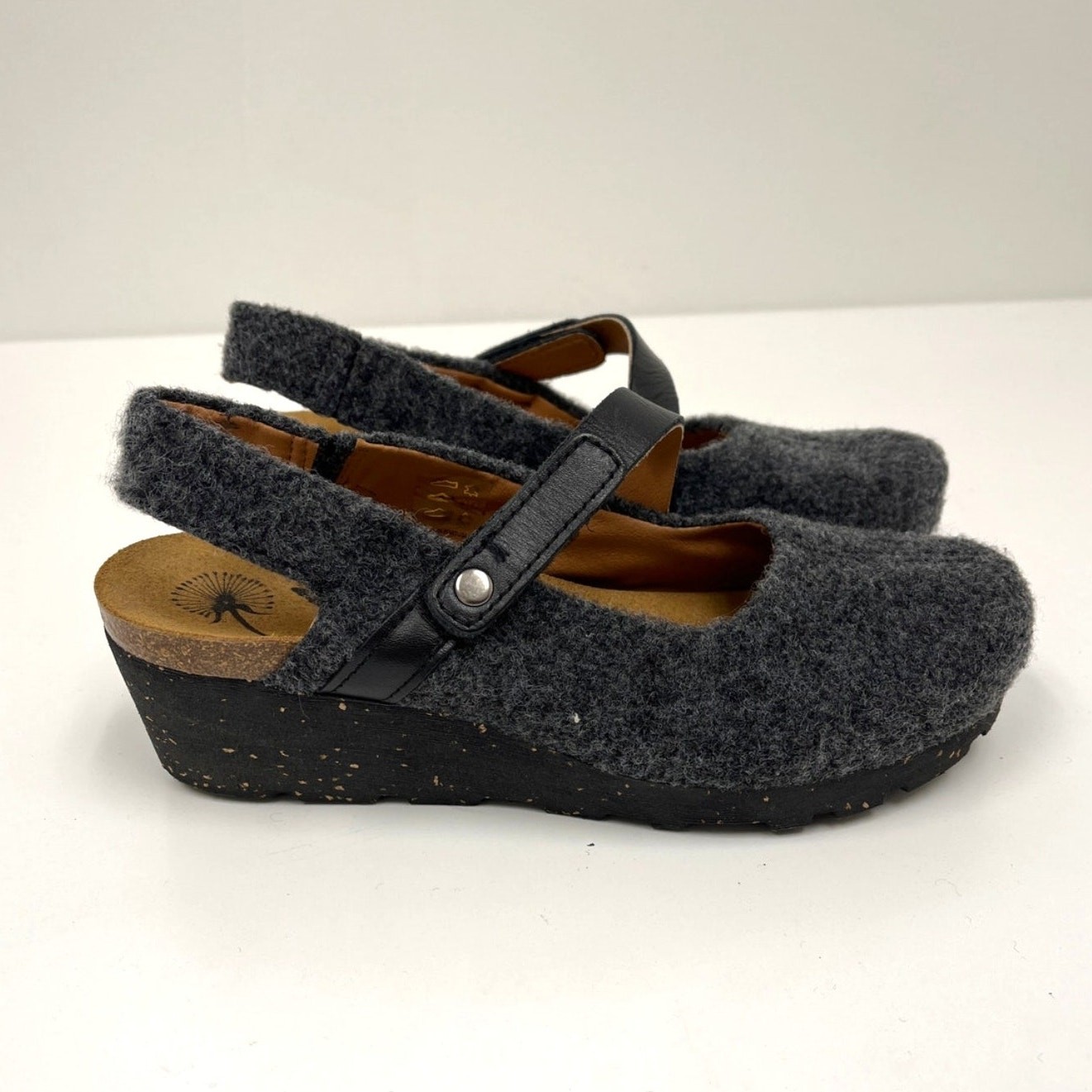 OTBT Prog Mary Jane Felt Wedge Ankle Strap Artsy Travel Comfort Clogs – Size 7