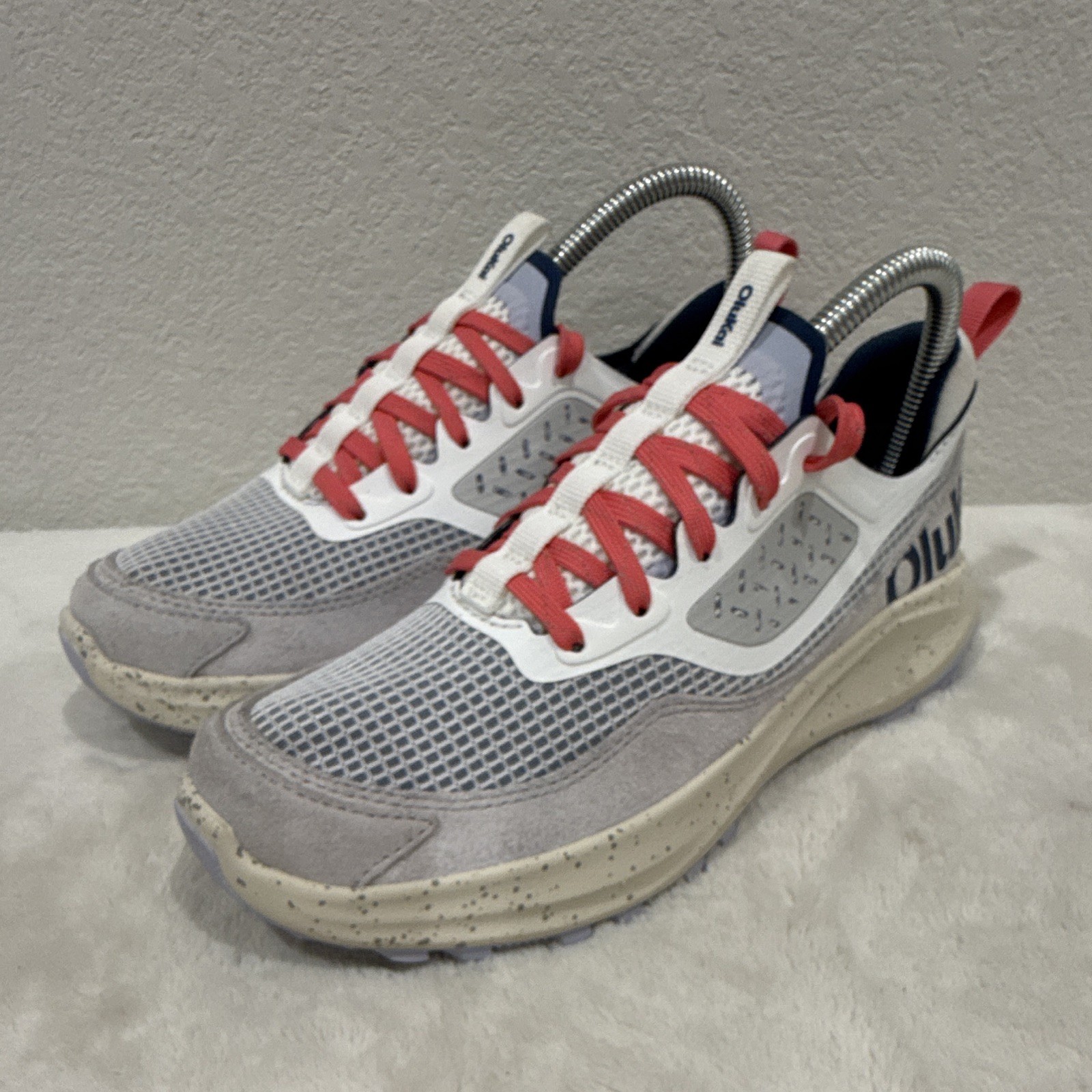 OluKai Mākiki Women’s Sz 7 Mesh Lace-Up Low Top Sneakers Gray/White/Red Rubber