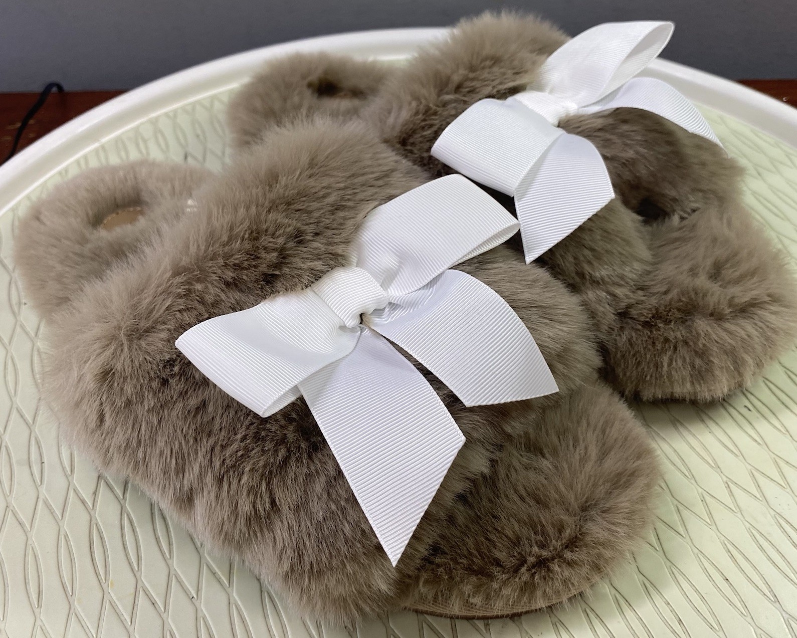 Anthropologie Maeve Womens Faux Fur Open Toe Bow Slippers Taupe Med. 8-9 NWT