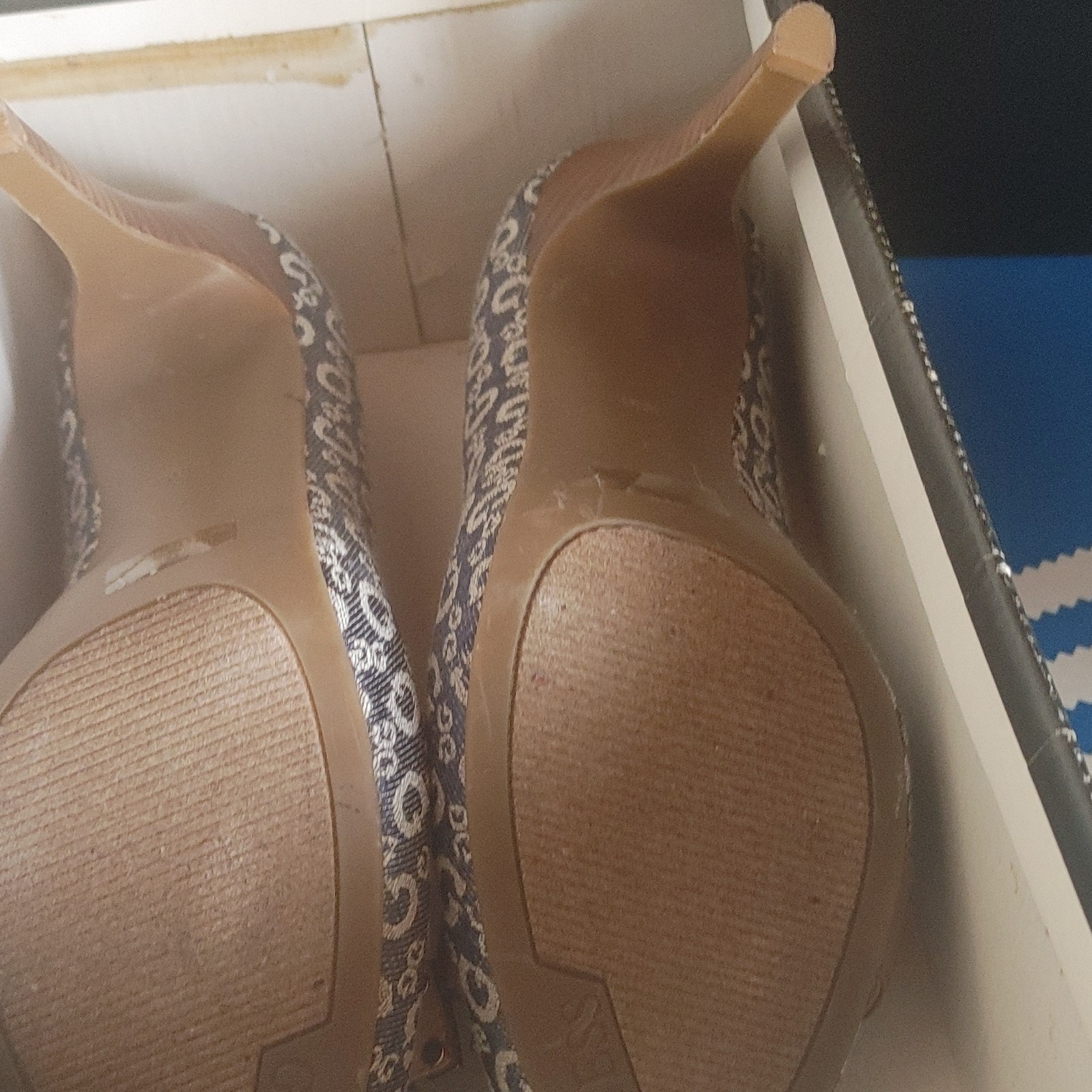 GUESS Women’s Pump Heels Blue/Brown Logo Print Buckle Closed Toe Stiletto