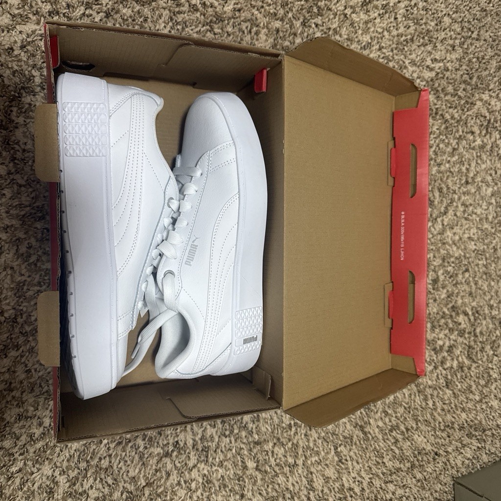 PUMA Smash Platform V3 Women’s size 10