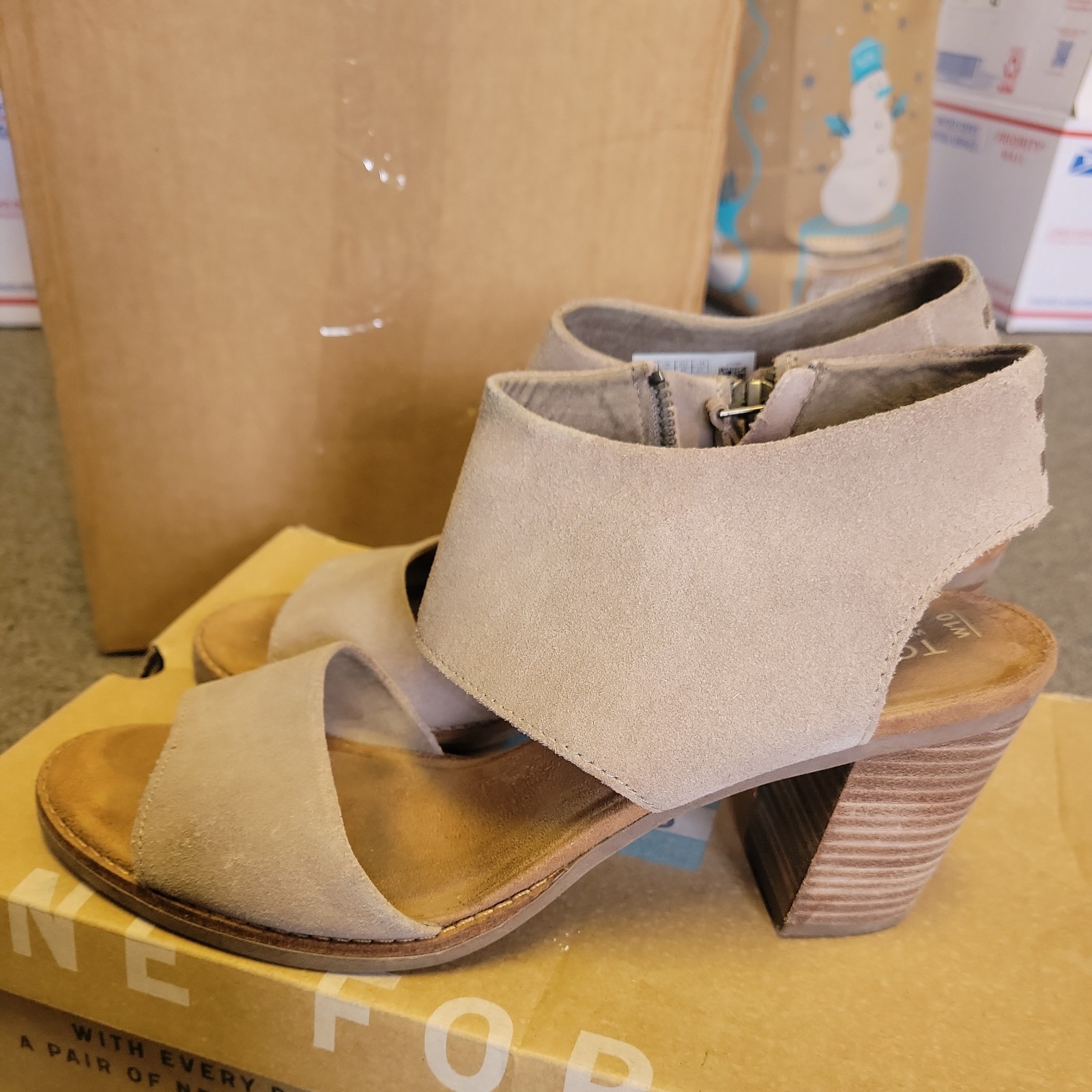 toms majorca cutout Desert taupe suede sandals size 10