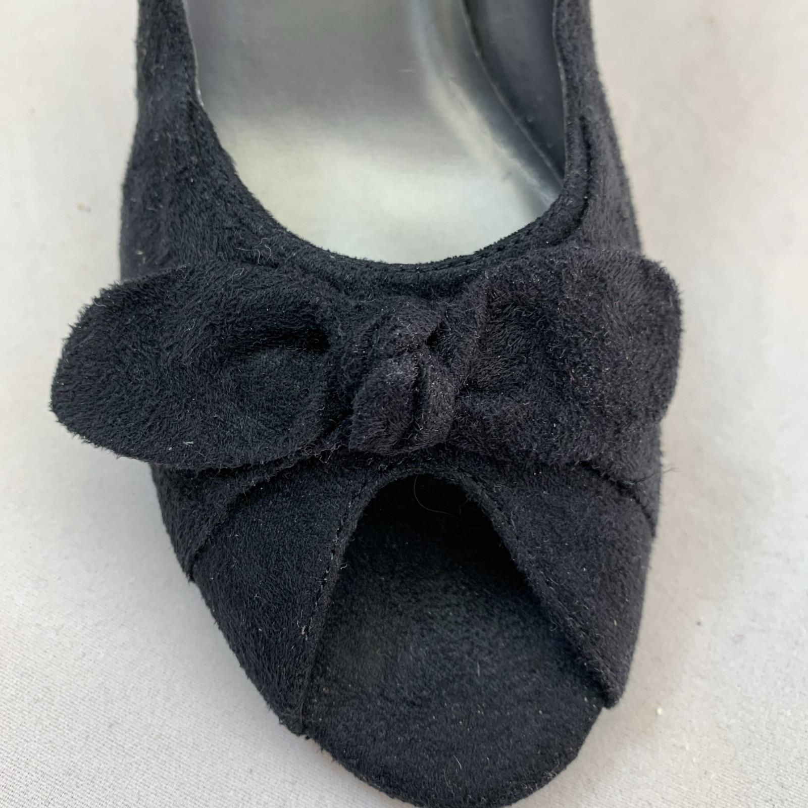 Isaac Mizrahi for Target Gabi Heels Peep Toe Bow Faux Suede Slip On Black Size 7