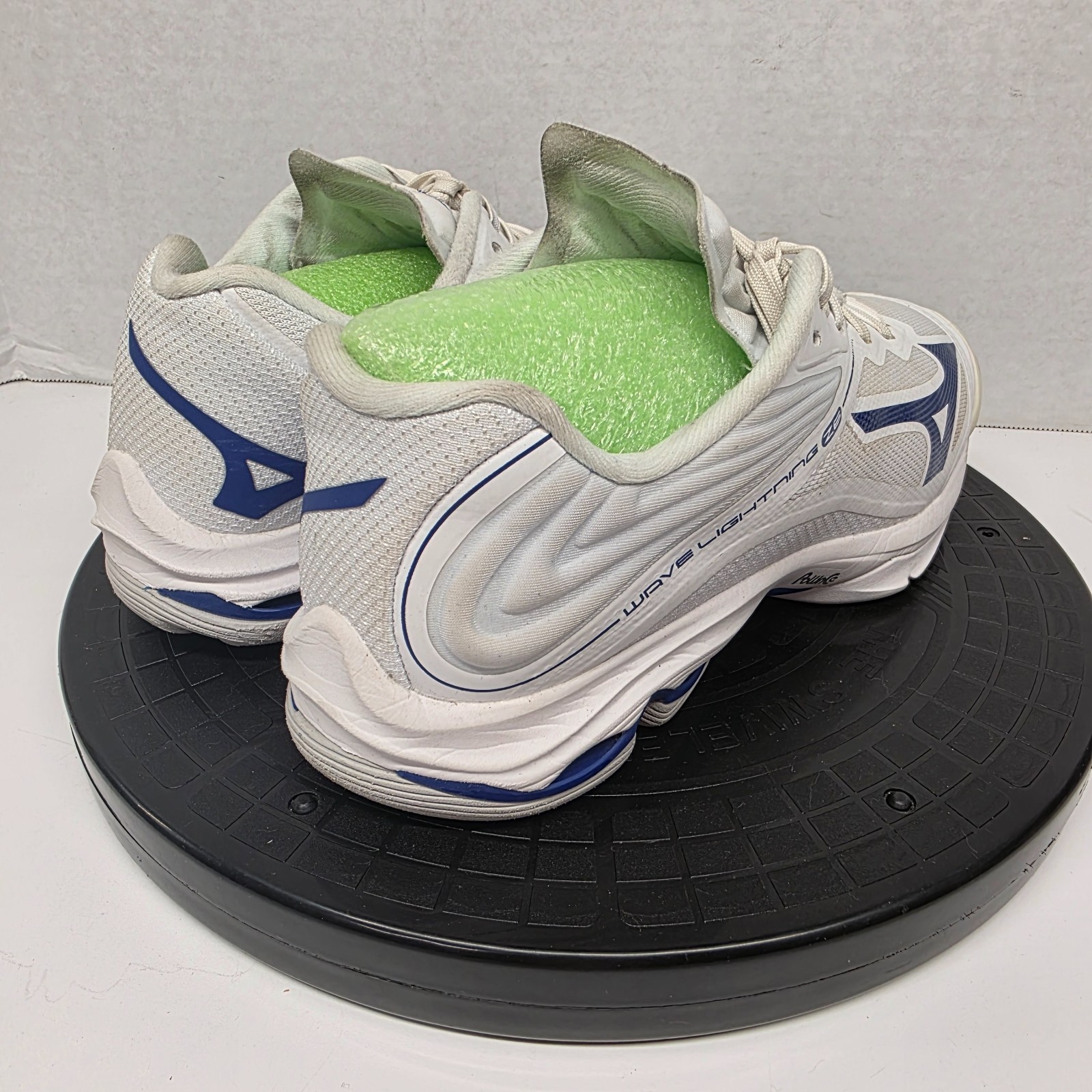 Mizuno Volleyball Shoes Women’s Sz 8 White Blue Wave Lightning Z6 Gym Indoor