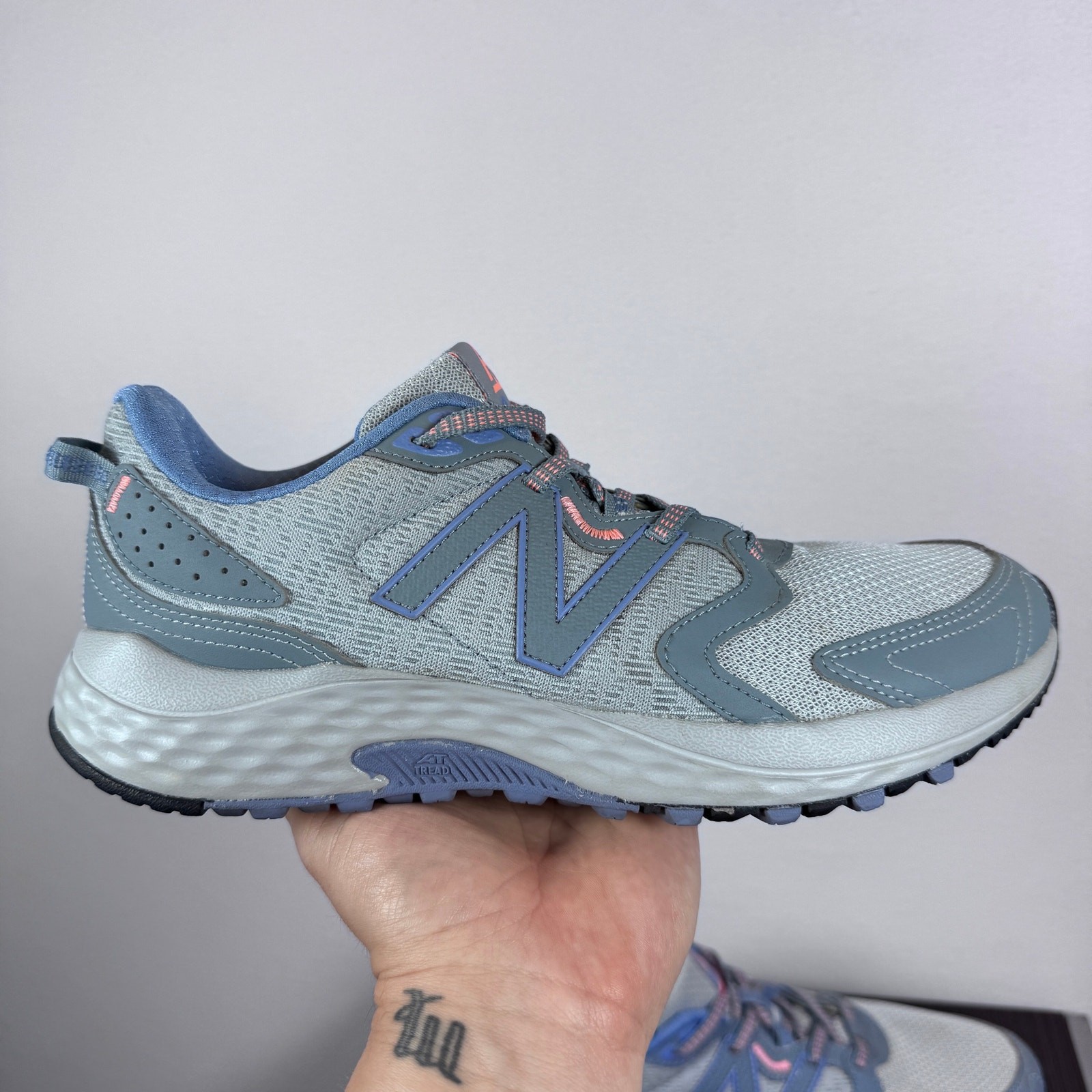 New Balance 410 V7 Trail Shoes Womens 10 Mens 8.5 Blue Gray Walking Sneakers