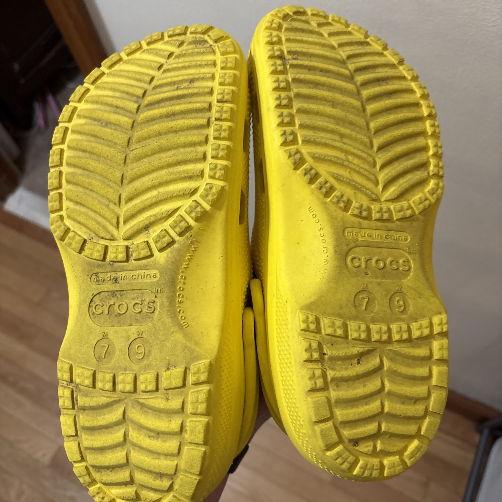 Crocs Classic Unisex Adults Yellow Slip On Clogs Size M7 W9