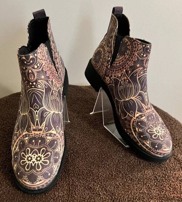 YES WE VIBE FUNKY FUN VEGAN SUEDE LEATHER WOMENS BOOTS SIZE 7.5