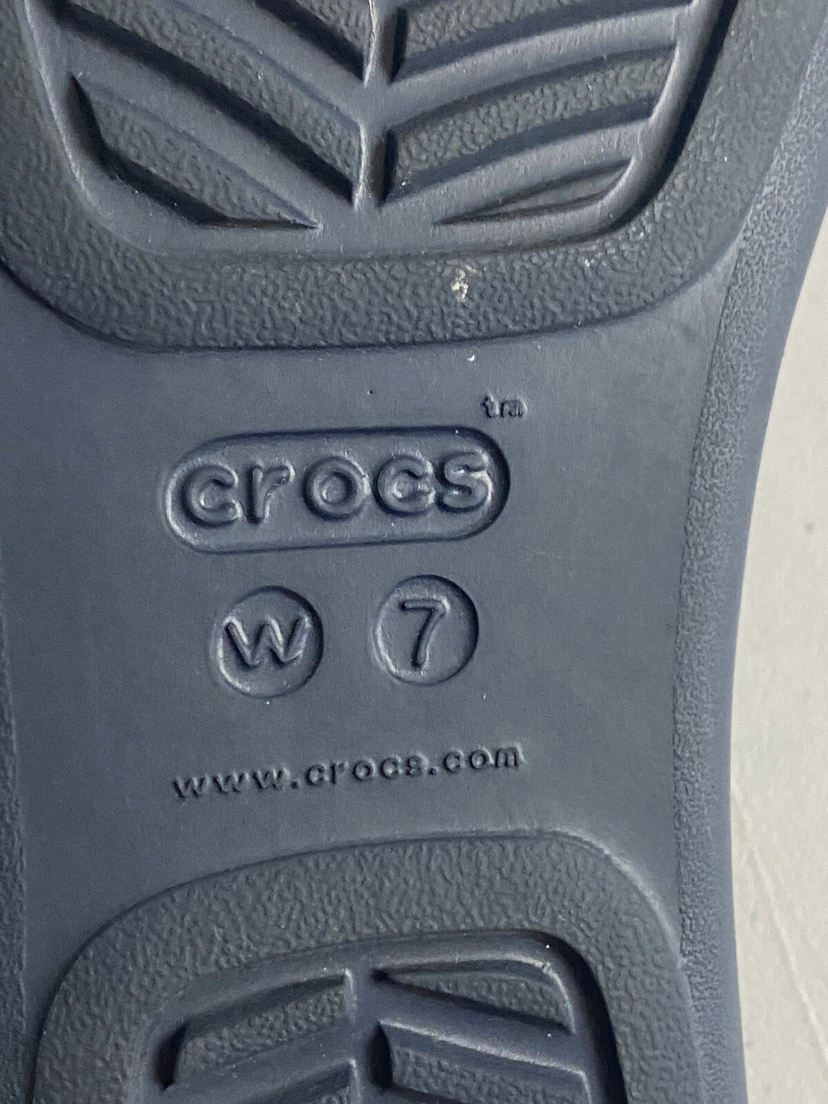 Crocs Monterey Diamante Women’s Navy Wedge Thong Sandals Size 7 Comfort Tongs