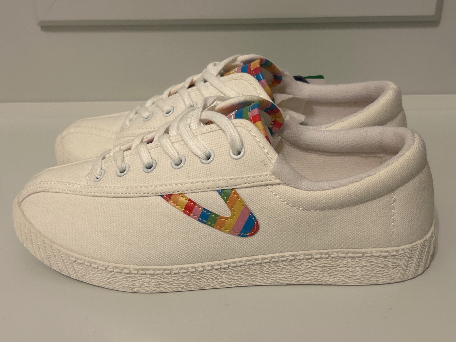 Tretorn Nylite White Canvas Sneaker With Rainbow Accent NWT Women Size 8.5 Med