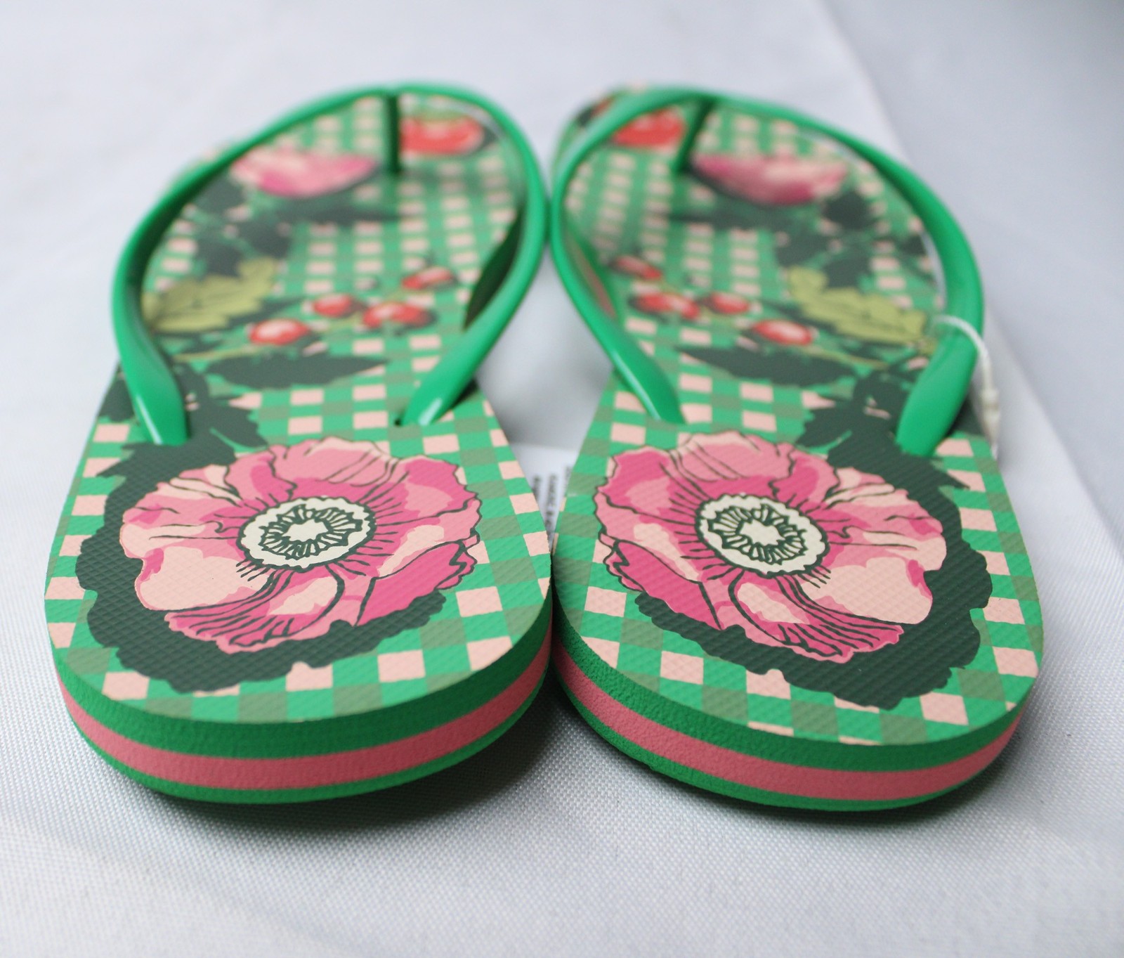 Vera Bradley Women’s Printed Flip Flops AC2 Tomato Vines Size: Medium (7/8)
