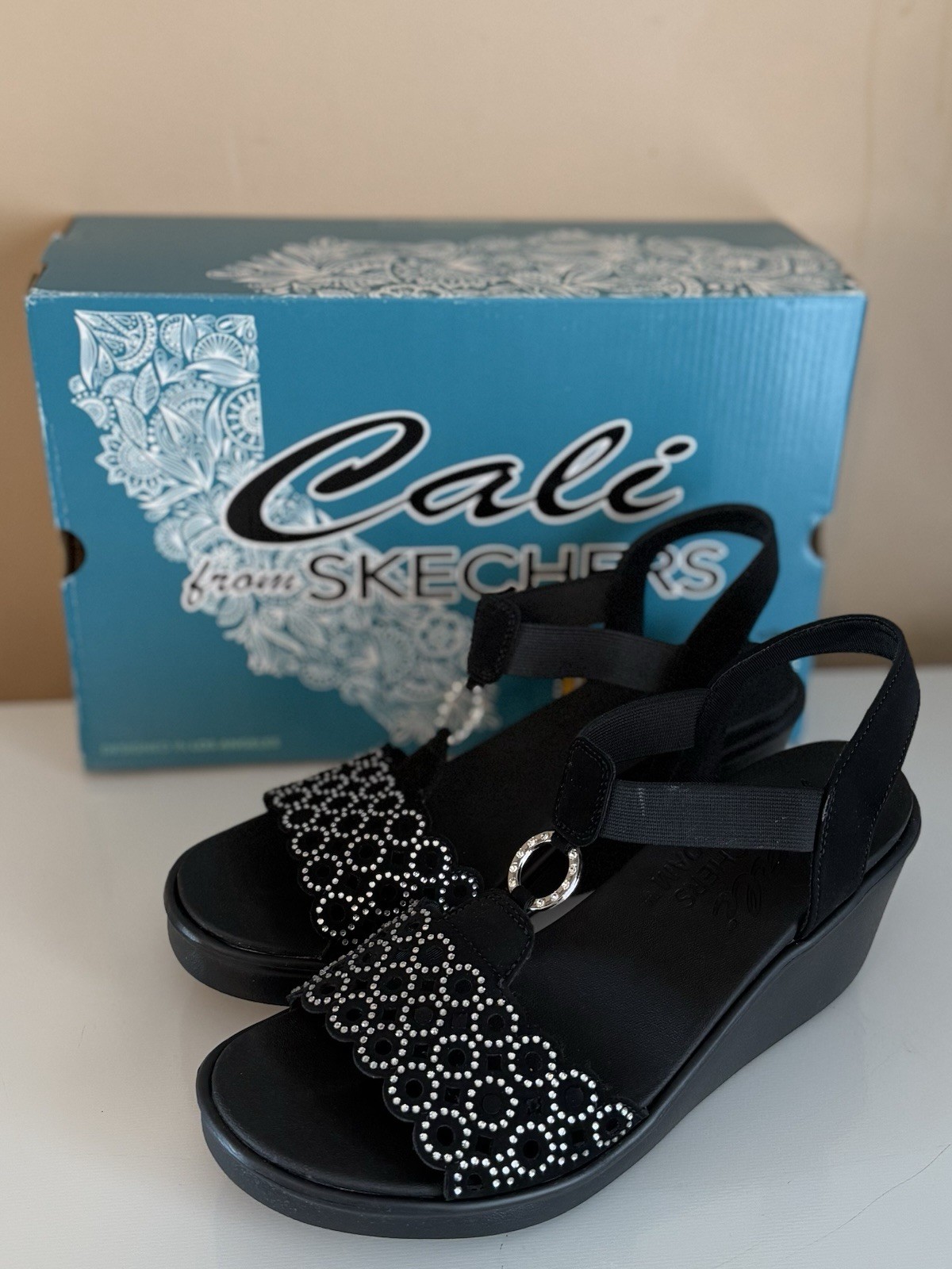CALI FROM SKECHERS WOMEN’S 11 LUXE FOAM RUMBLE ON QUEEN BLACK SILVER SANDALS NWB