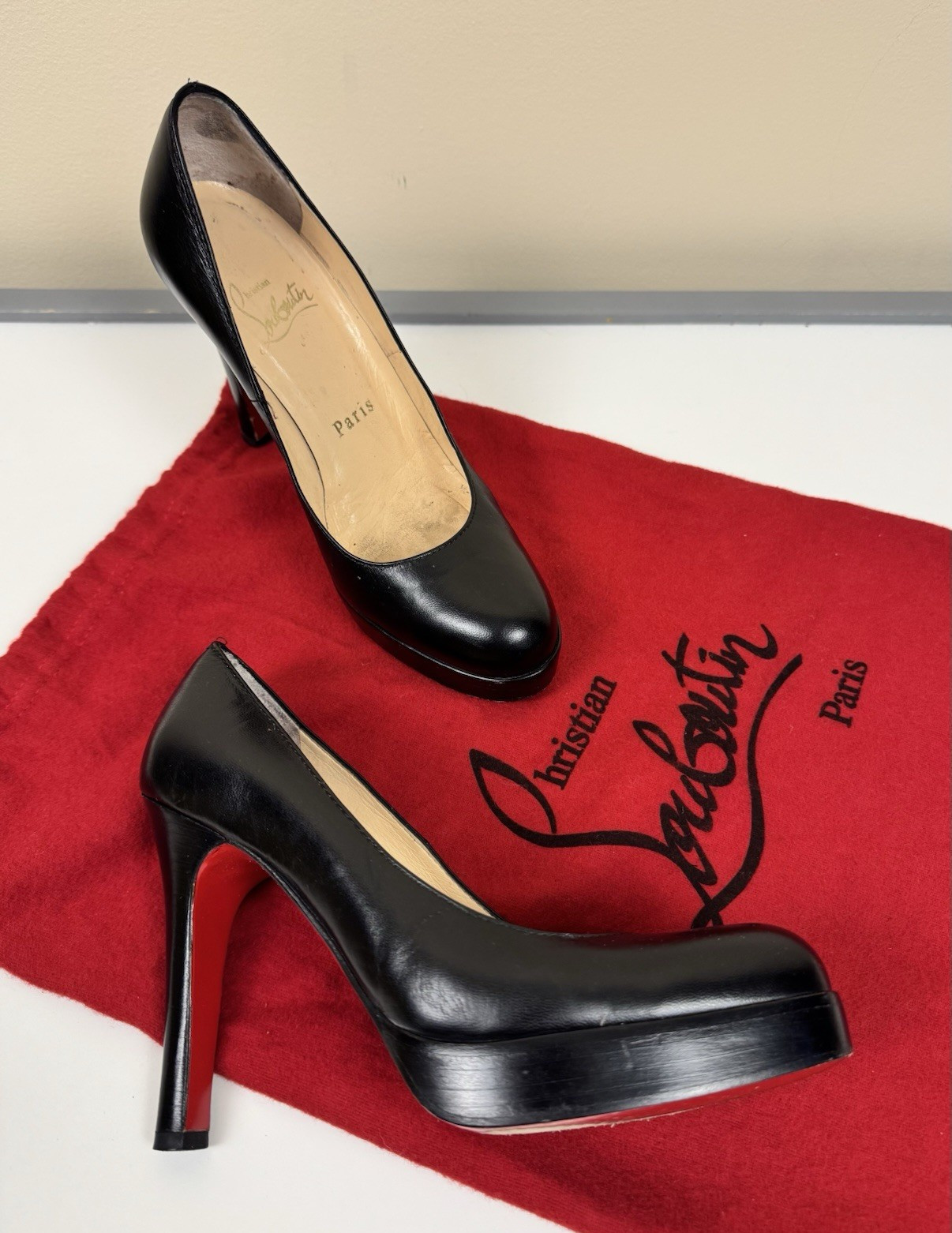 Christian Louboutin Black Leather Platform Pumps Round Toe Red Sole Slip On 5 US