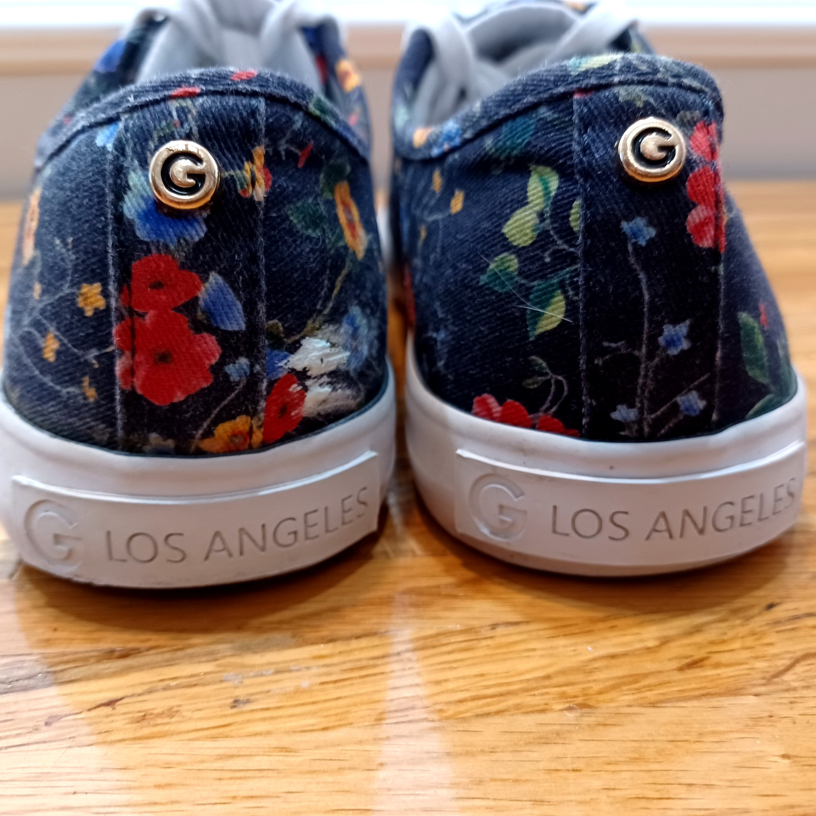 G by Guess GBG Los Angeles Backer Women’s Size 6.5 Navy/Floral Shoes