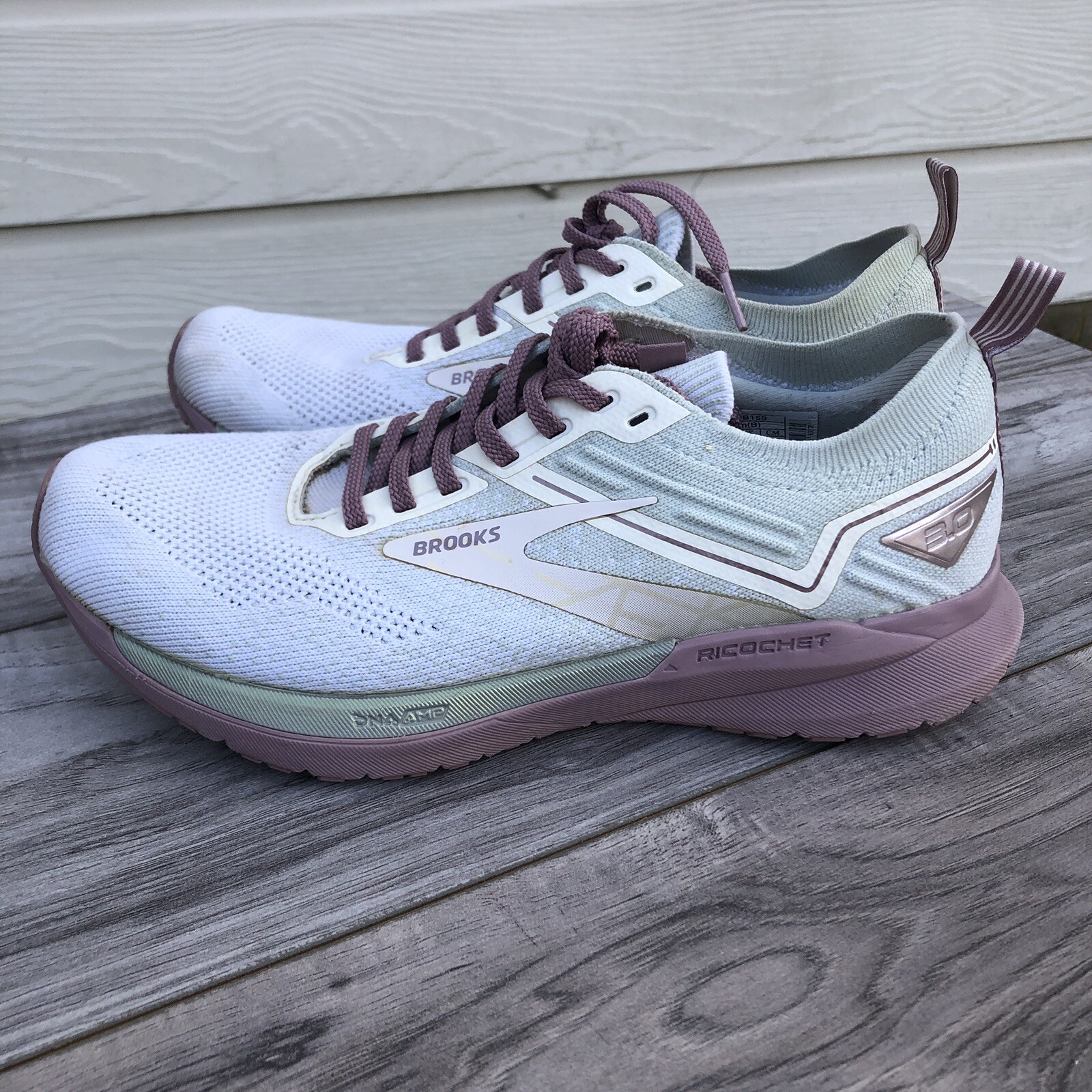 Brooks Ricochet 3 Running Shoes White Pink Womens Size 8.5 B Sneakers 120348B159