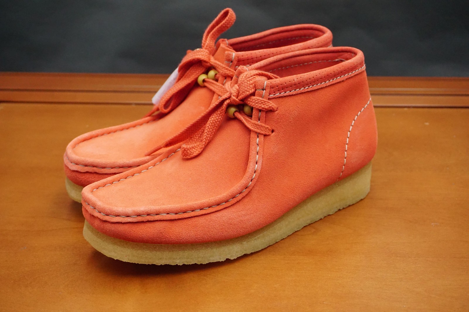 Clarks Originals Wallabee Shoes Womens Size 8.5 Orange Suede Lace Up Ankle Boot