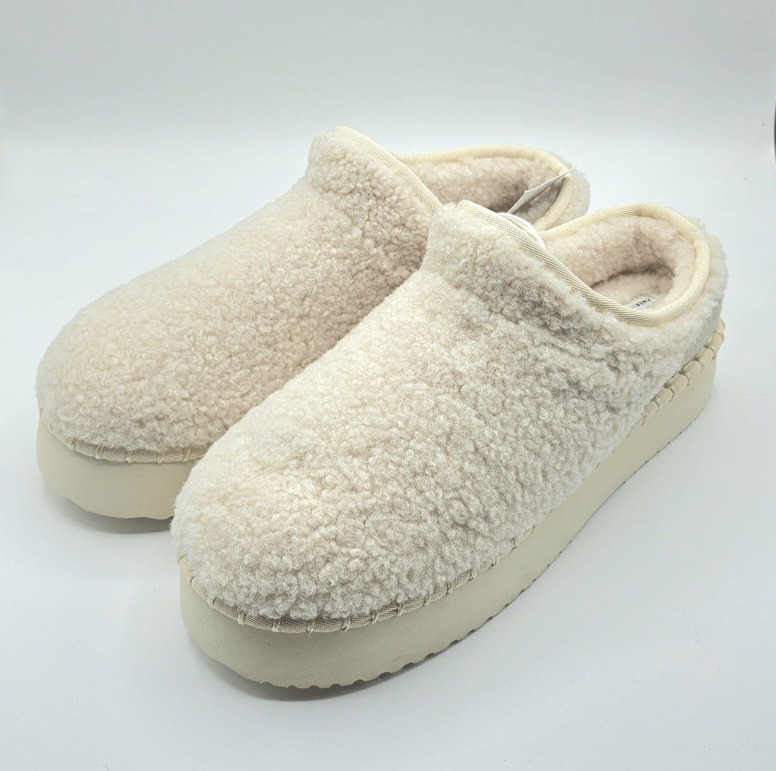 American Eagle Slippers Womens 6 Faux Fur Lined Beige New