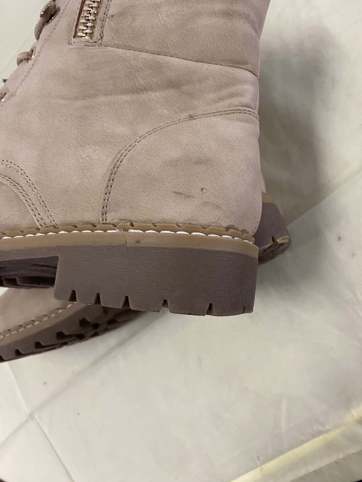 Justfab Illona Women’s Classy Combat Style Boot. Light beige Size 8.5