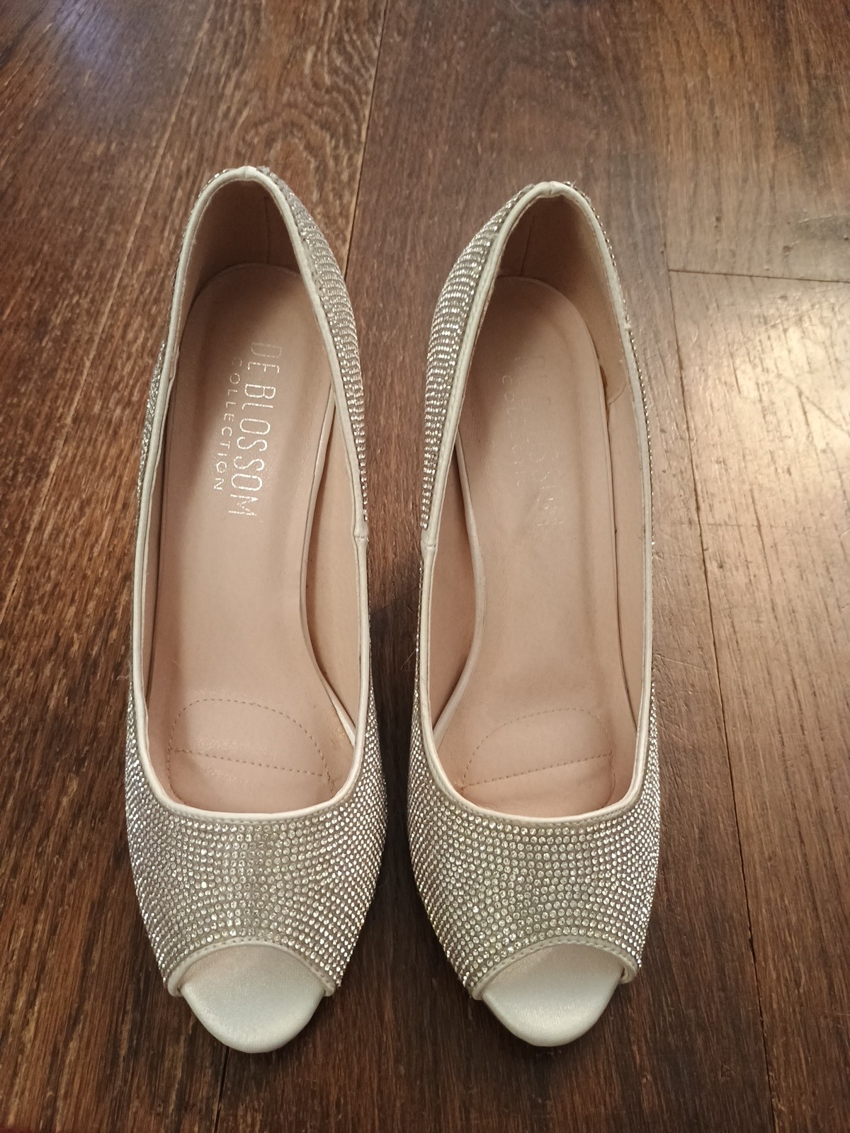 Bridal Peep Toe 3.25″ Satin heels pumps Sz 7 Rhinestone Bling De Blossom Neta