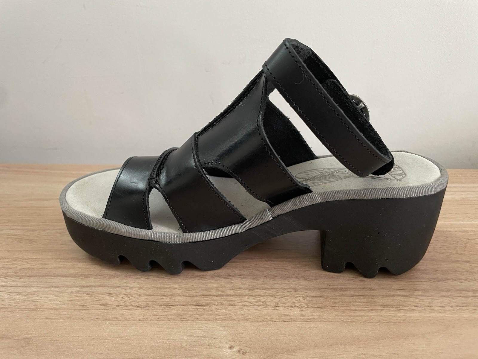 FLY London Women’s Strappy Leather Buckle Ankle Strap Sandals EU 37 US 6-6.5
