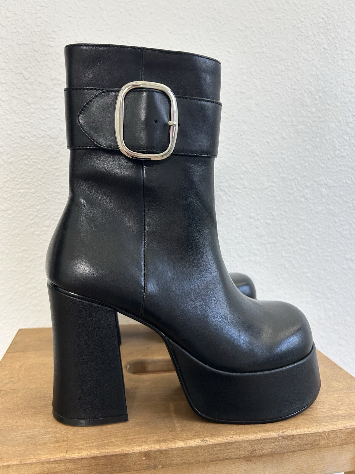 NEW STEVE MADDEN SIZE 8M SIREN BLACK LEATHER PLATFORM BOOTS