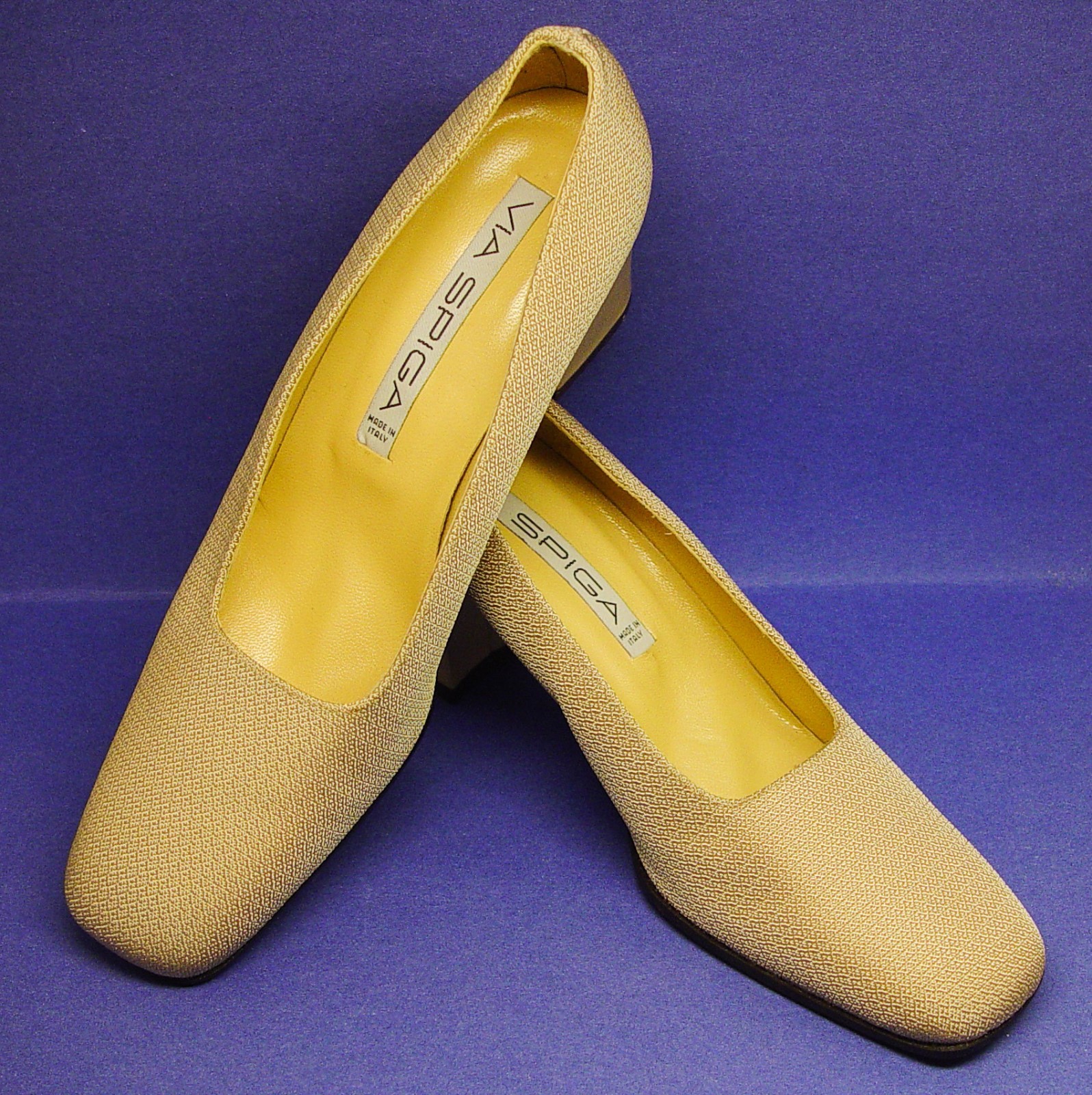 VIA SPIGA MADE IN ITALY 7.5AA BEIGE MICROFIBER 3″ PUMPS, LEATHER INSOLE, OUTSOLE