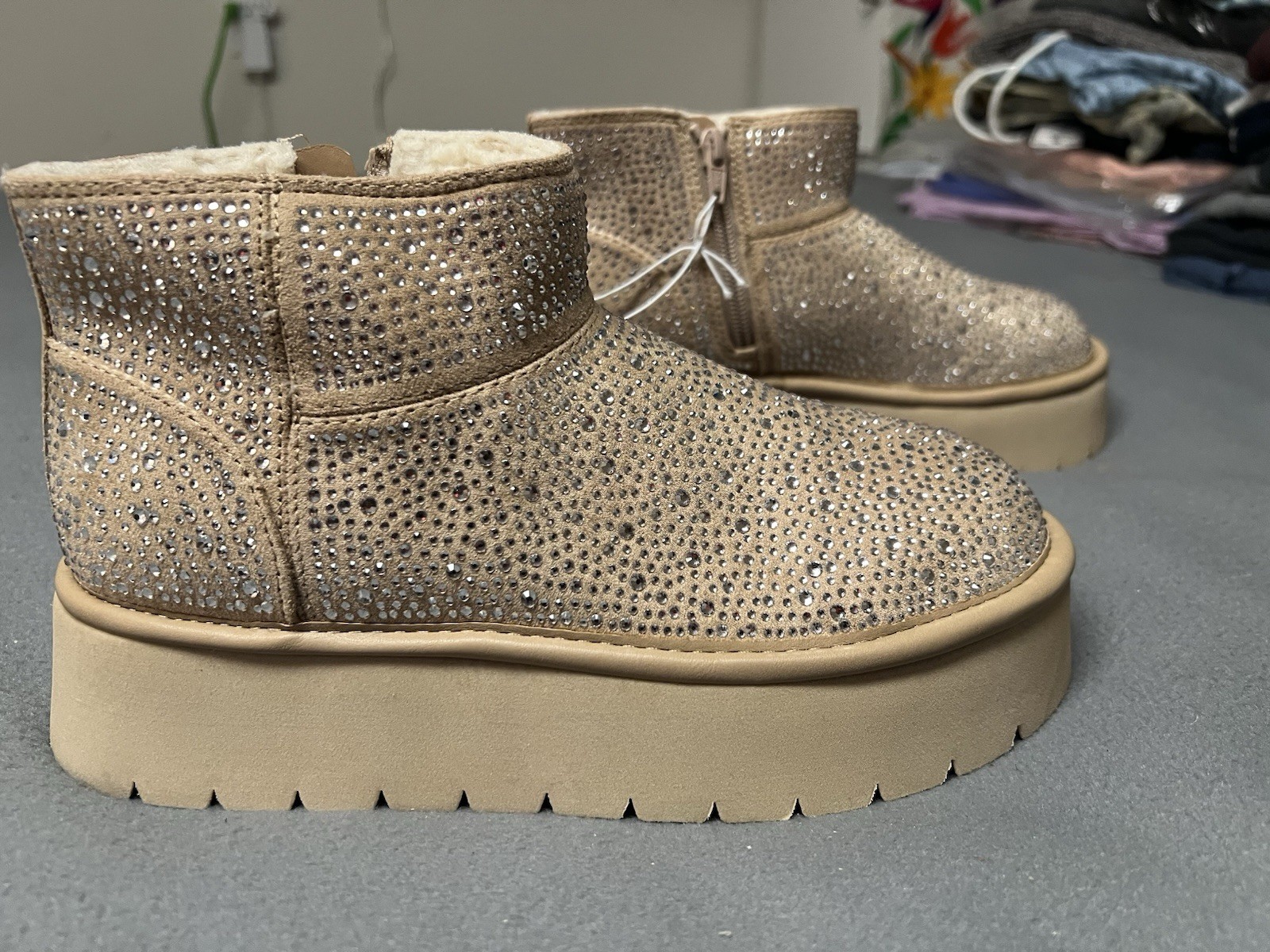 Wild Fable Women’s Tan Faux suede Rhinestone Slipper Boots New with Tag Sz 6