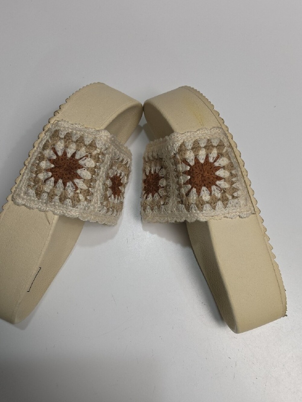 Dirty Laundry Worble Platform Crochet Slide Sandals – Cream and Brown – Size 7.5