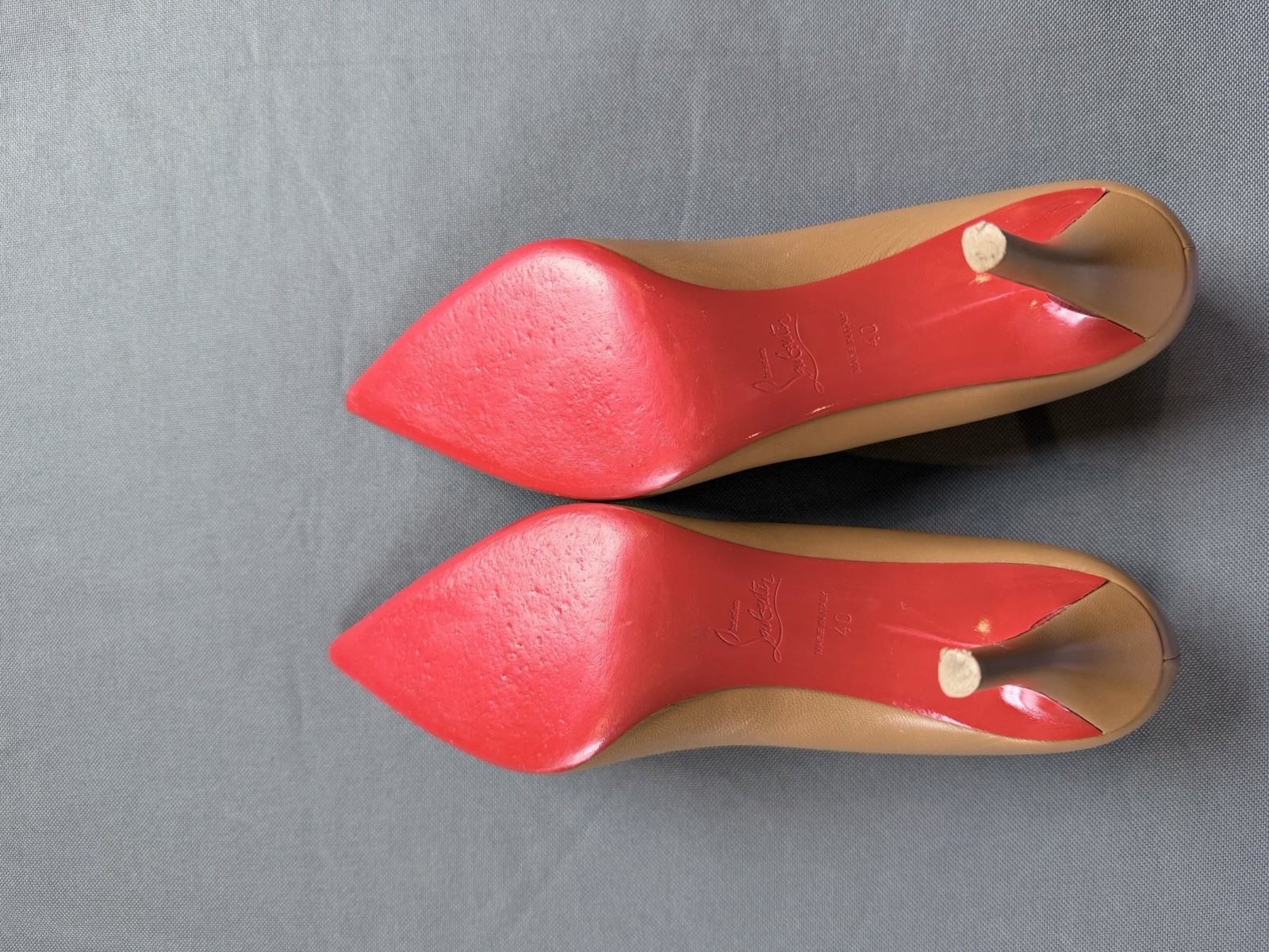 Christian Louboutin Apostrophy Pump 3.3” (85mm) in Hazelnut EU 40 US 9 with Box