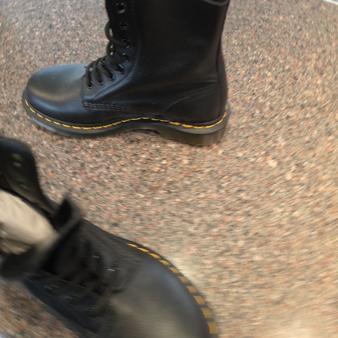 Dr. Martens Pascal 1460 Black Soft Pebbled Leather Boots Wmns Sz US 7 New Combat