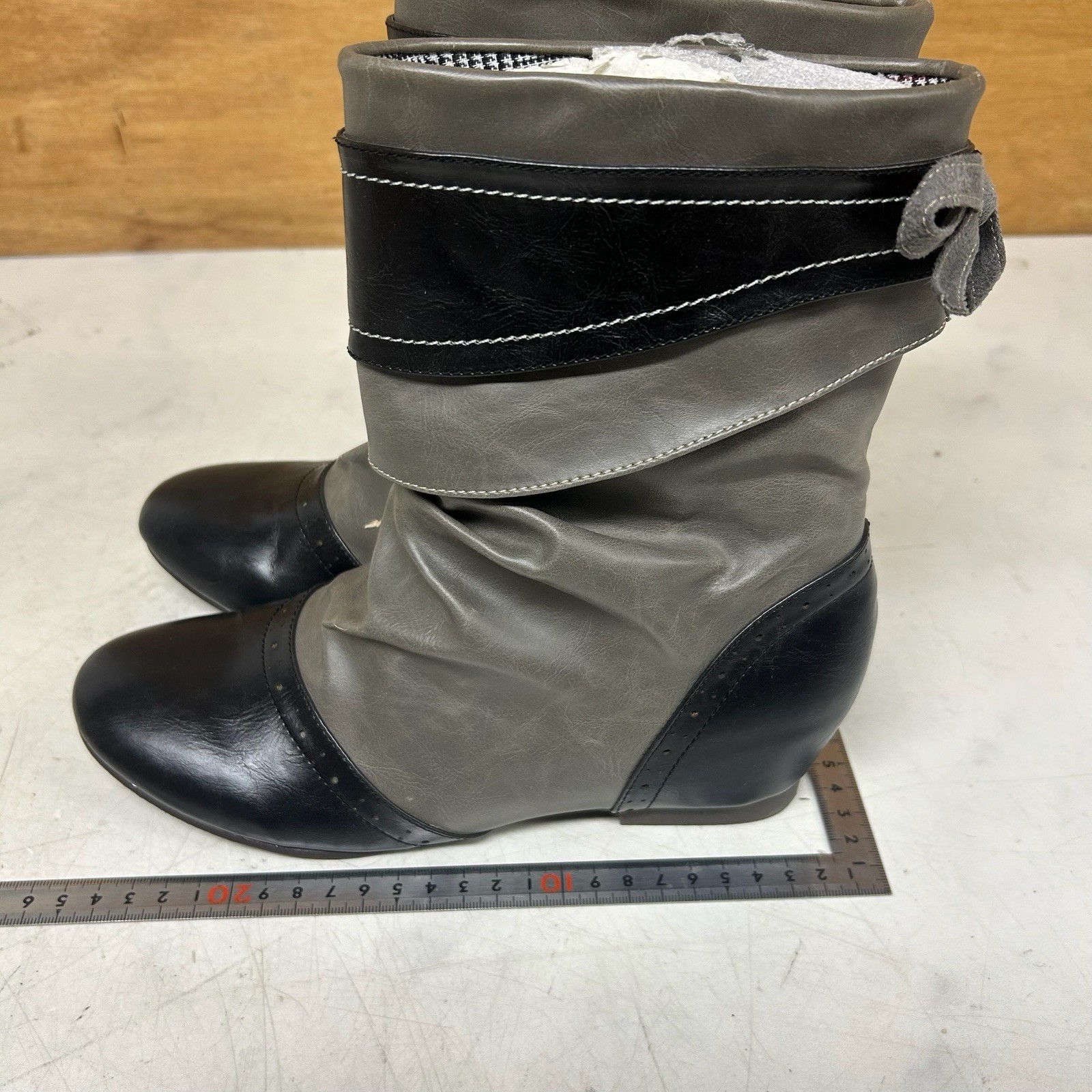 Women’s Short Boots Gray Black Size 24.0cm EEE Used