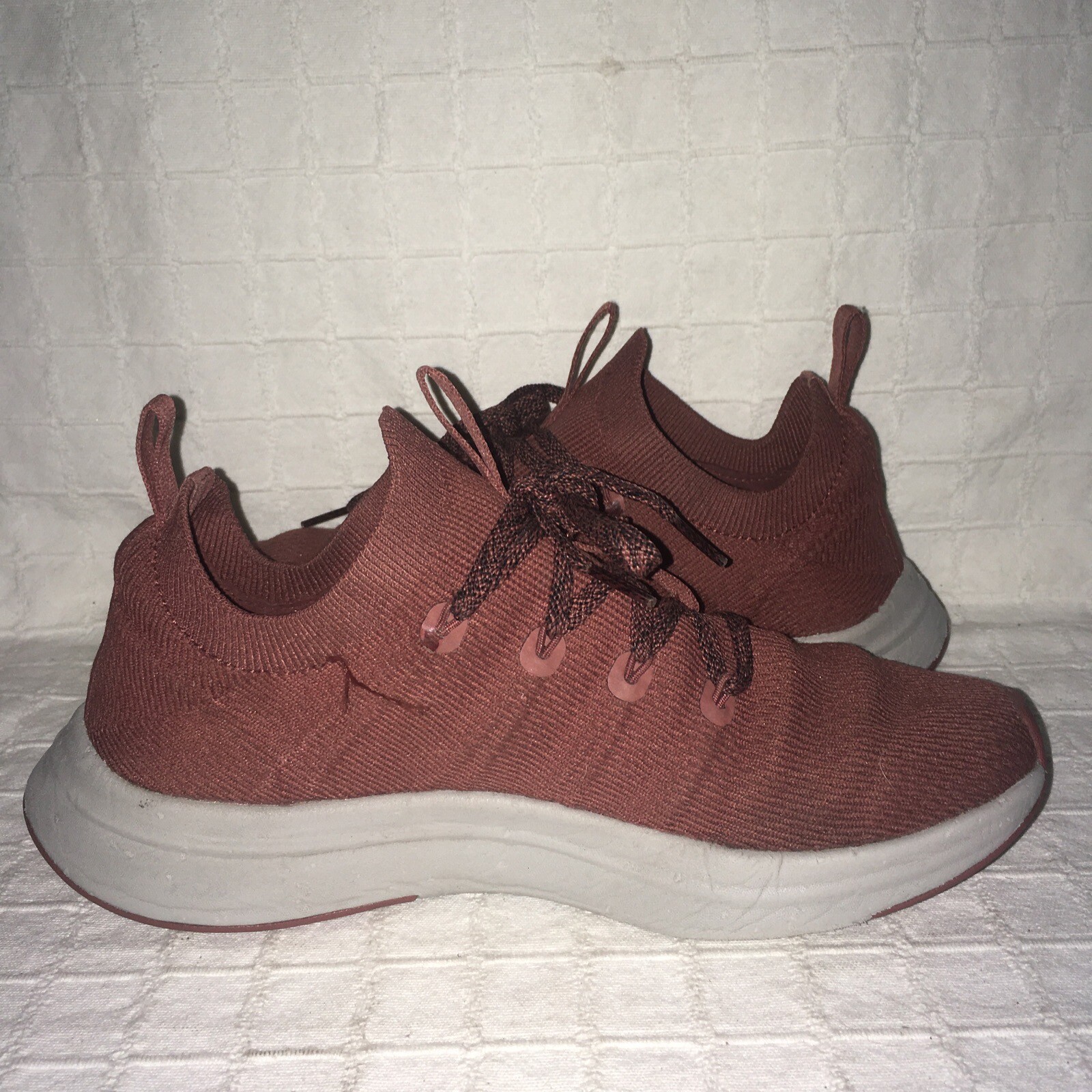 REI Co-Op Beyonder Womens Shoes Multisport Athletic Red Gray Sneakers Sz 8